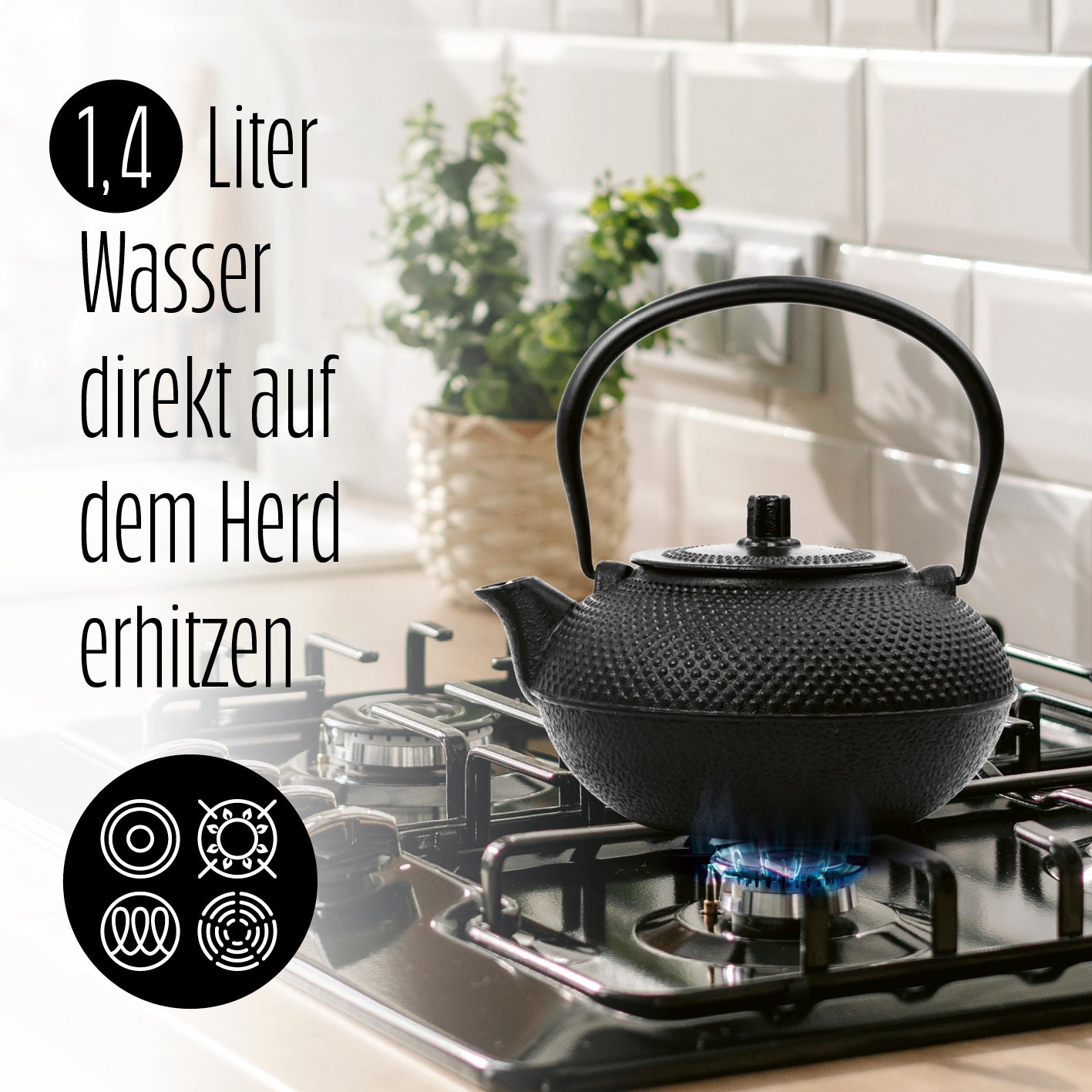 Tee-Set 8-teilig mit 1,4 Liter gusseiserner Teekanne Tetsubin auf Gasherd, schwarz, mit Stövchen, 2 Becher und 2 Untersetzer.