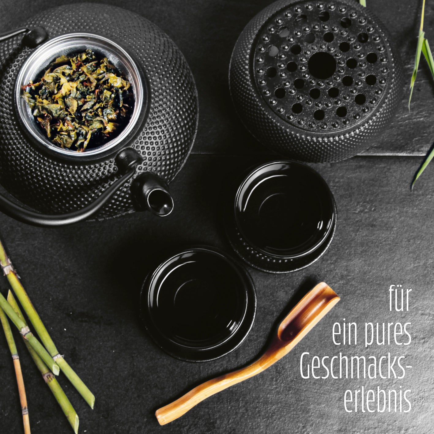 Tee-Set 8-teilig mit 1,4 Liter Gusseiserner Tetsubin Teekanne, Stövchen, 2 Bechern und Untersetzern in Schwarz