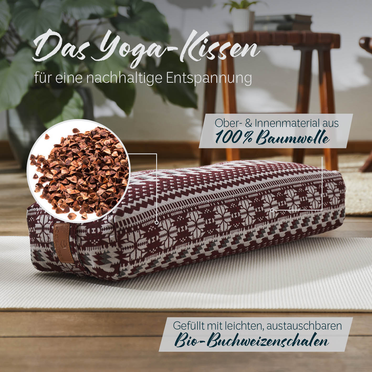 Yoga-Bolster Paravati in Rot-Weiß mit Bio-Buchweizenschalen gefüllt, Bezug aus 100% Baumwolle, ideal für nachhaltige Entspannung.