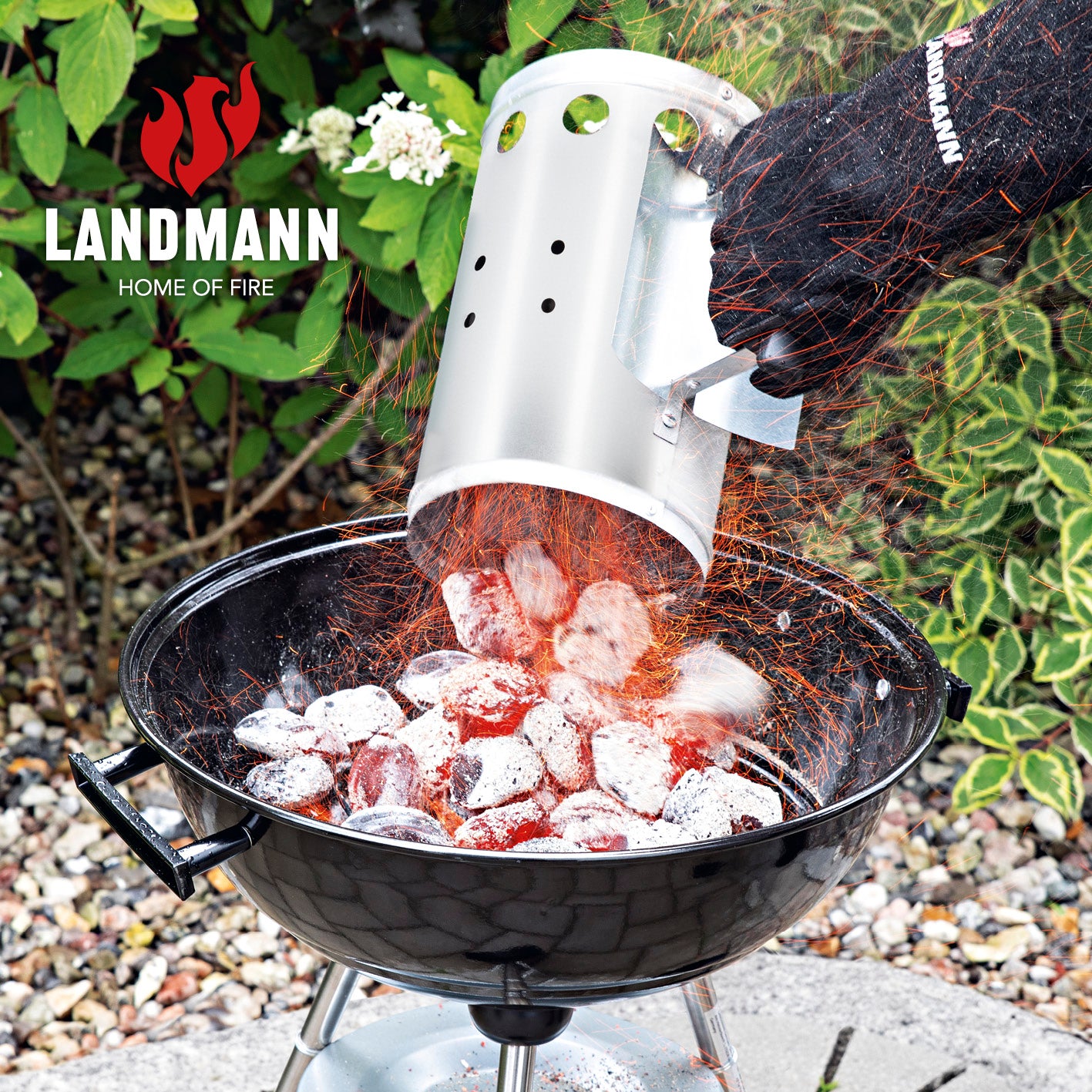 Anzündkamin - 27 x 16,5 cm - Edelstahl/schwarz mit Sicherheitsgriff zum schnellen Durchglühen der Holzkohle und Funkenflugschutz.