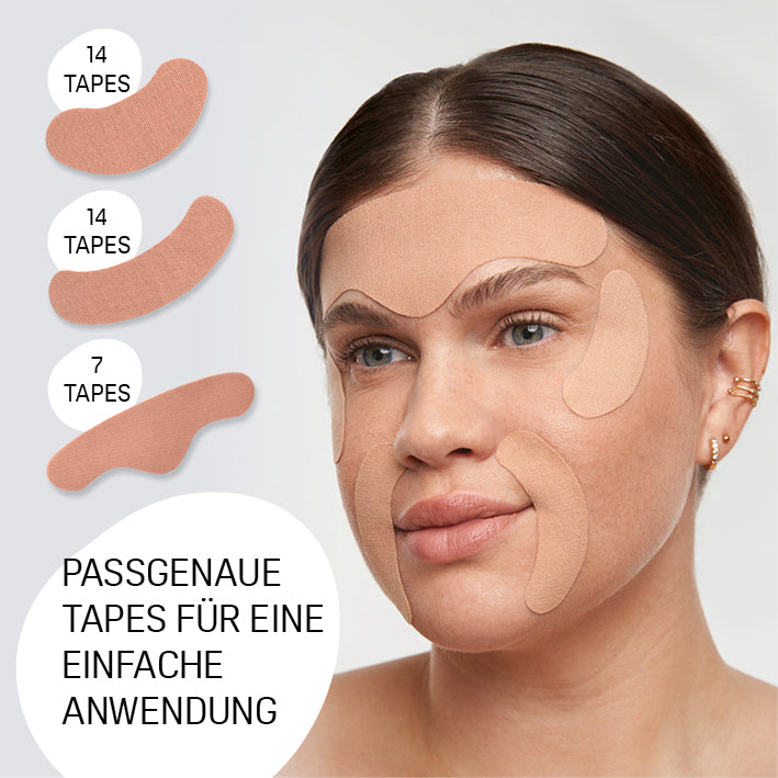 Nahaufnahme einer Frau mit Hyaluron-Skintape "Glow Package" zur gezielten Hautpflege gegen Falten und für strahlenden Teint.