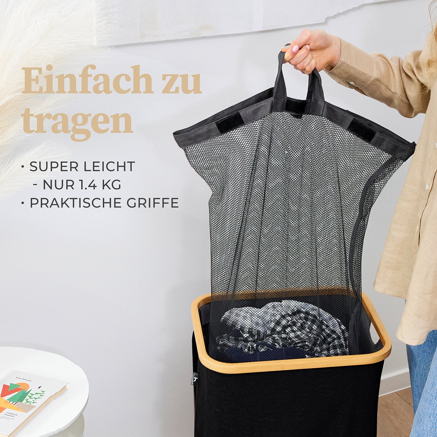 Aufbewahrungskorb "Adrian" 100 l mit Deckel - Schwarz, leichter Wäschekorb mit Griffen und Bambusrahmen für einfache Handhabung.