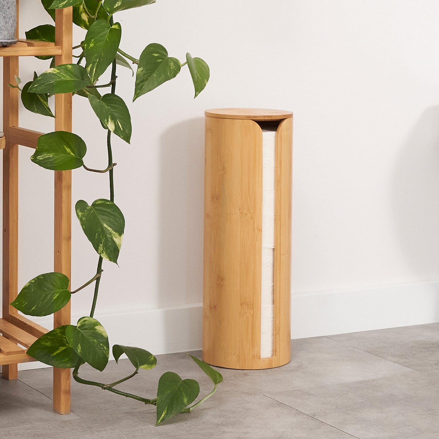 Toilettenpapier-Aufbewahrung "Maria" - Bambus, platzsparend und stilvoll, für 4 Rollen mit praktischem Deckel und Griff.