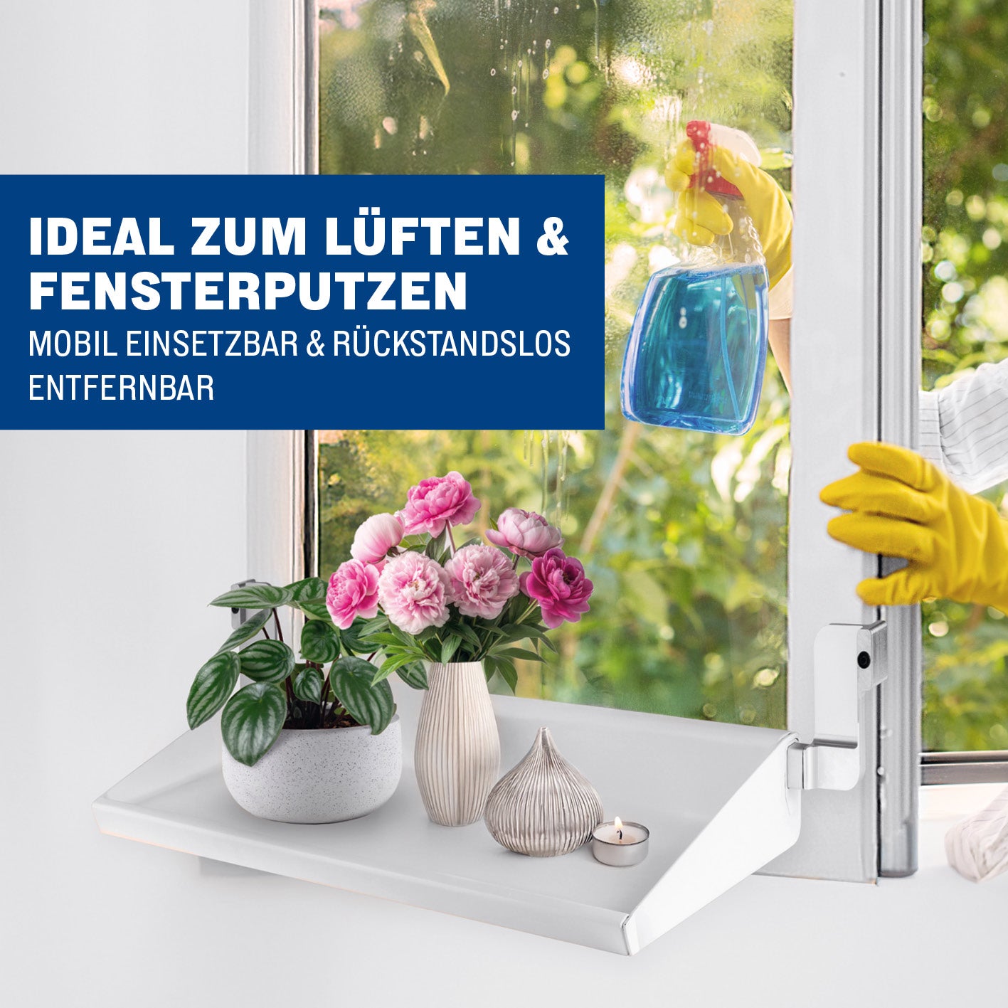 Flexible Fensterbank zum Lüften ohne Abräumen, montiert am geöffneten Fenster mit Blumendekoration und Staubschutz bei Putzarbeiten.
