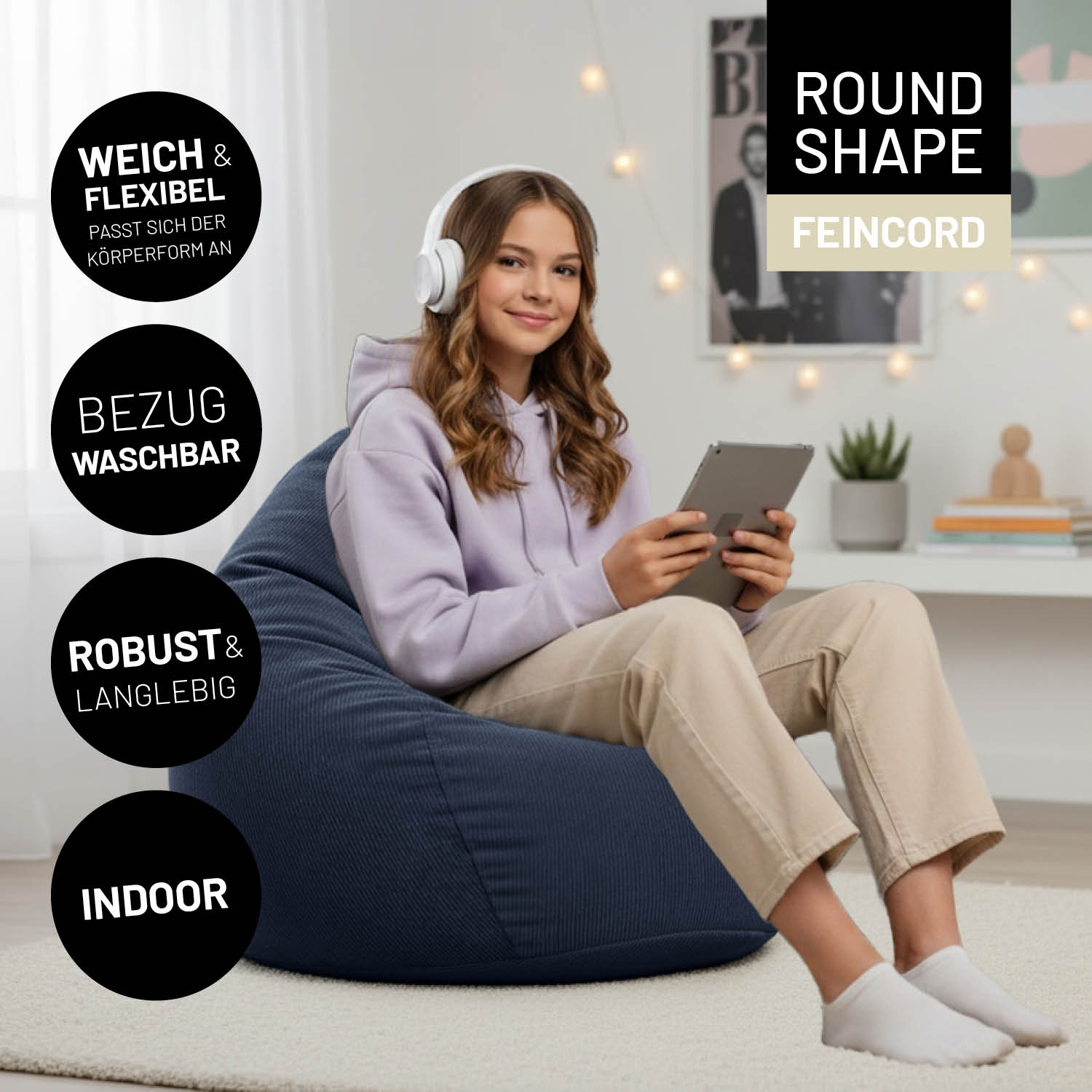 Mädchen sitzt entspannt auf Comfort Line Sitzsack Feincord L - 185 L - Dunkelblau mit Kopfhörern und Tablet im hellen Raum.