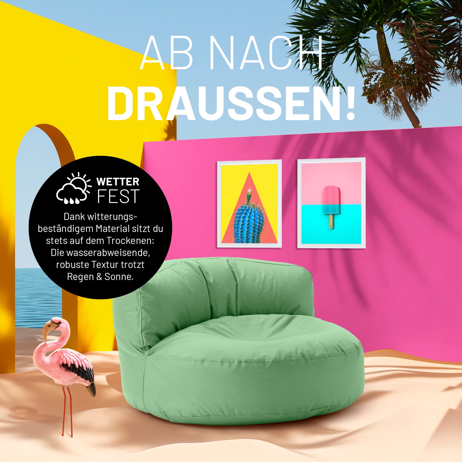 Sitzsack Lounge (320 L) - indoor & outdoor - Pastellgrün vor buntem Hintergrund mit Palmen und Flamingo im Freien.