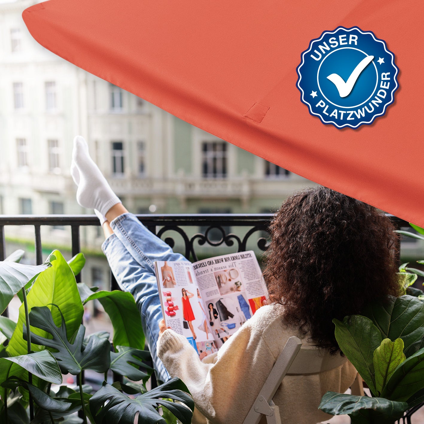 EASYmaxx Sonnenschirm - rechteckig, terrakottafarben, platzsparend mit UV-Schutz 40+, ideal für Balkon und kleine Terrassen.
