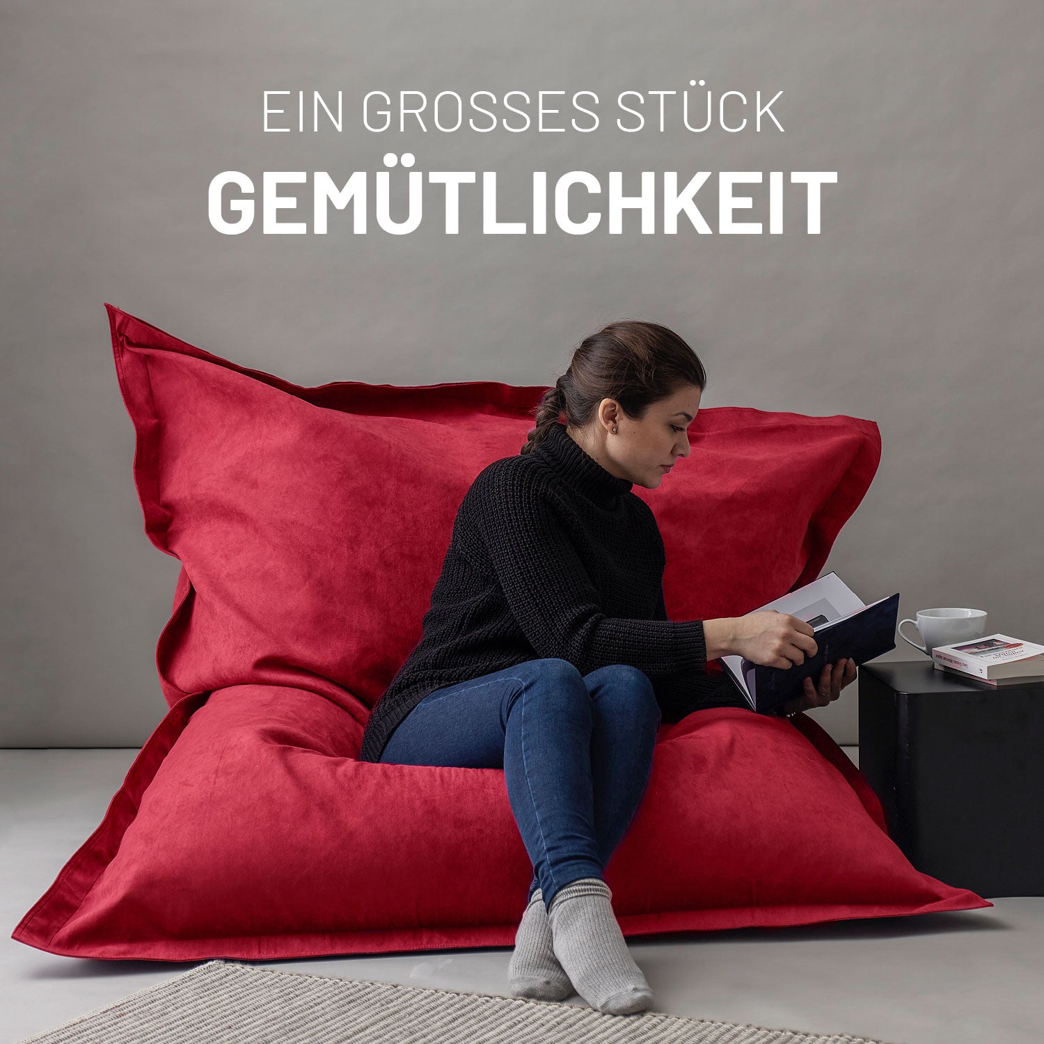 XXL Microvelours Sitzsack (380 L) Rot mit hochwertigem Bezug, wasserfest und ideal zum Entspannen im Wohnzimmer oder Kinderzimmer.