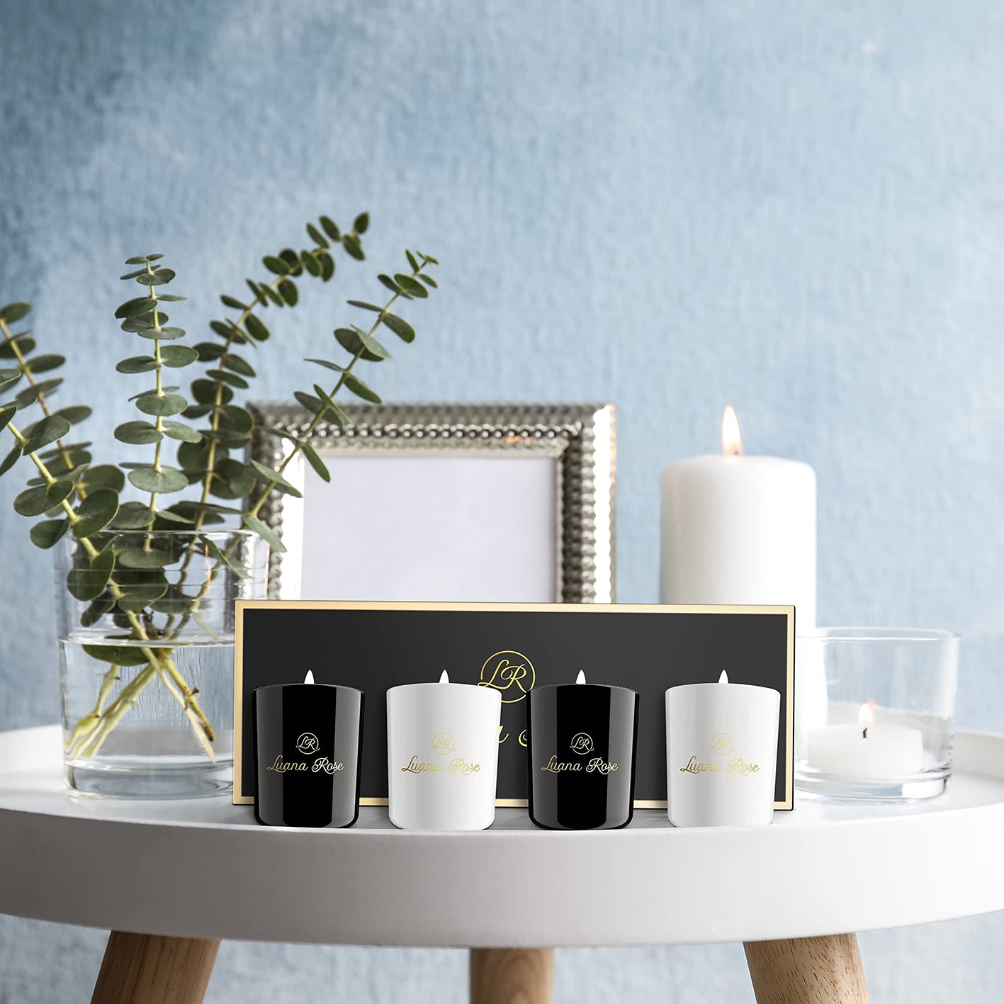Duftkerzen Geschenkset - 4er-Set Birne, Lilie, Eucalyptus & Erdbeere mit natürlichen ätherischen Ölen, 100% Sojawachs, 40h Brenndauer.