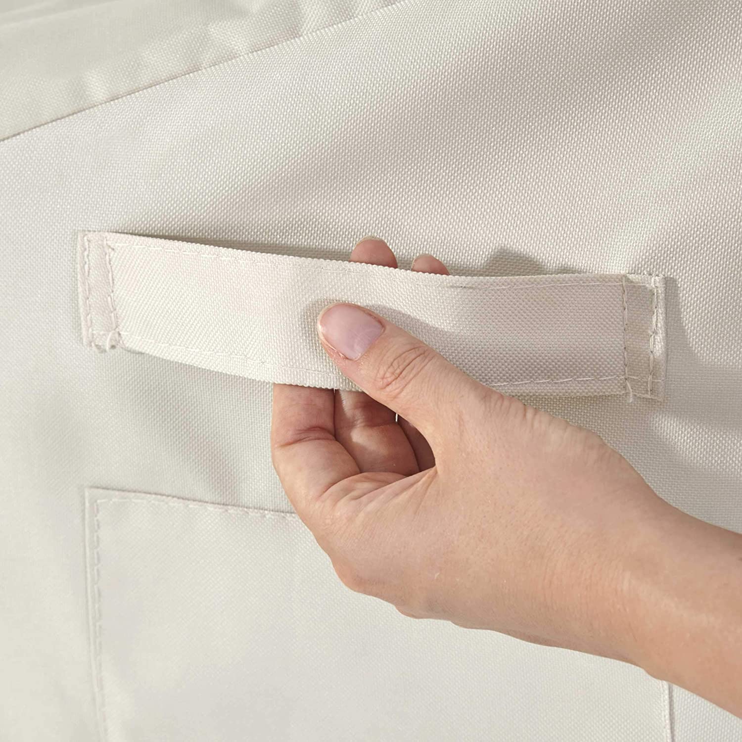 Abdeckung für gestapelte Patio Stühle - 85 x 65 x 80/119 cm - Beige mit Tragegriff aus reißfestem, wasserabweisendem Oxford-Gewebe.