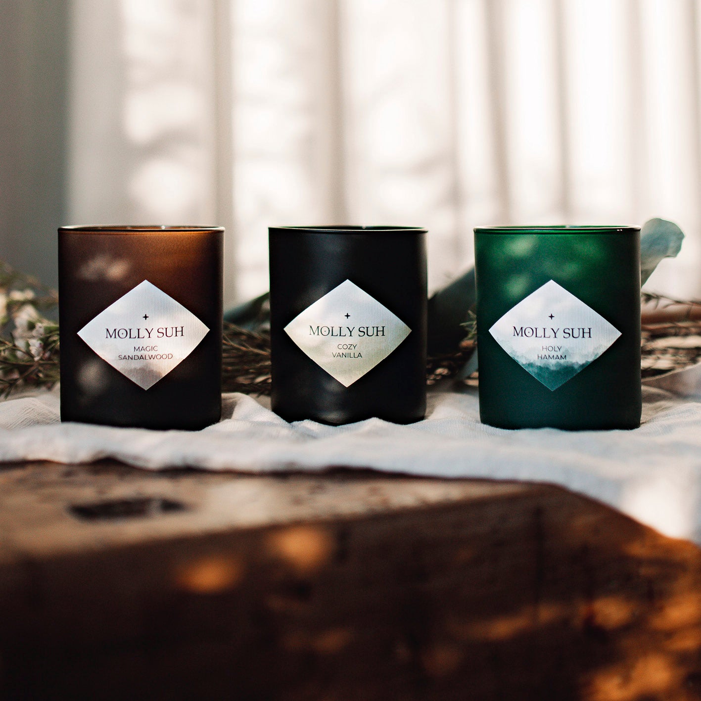 Duftkerze Cozy Vanilla von Molly Suh aus recyceltem Pflanzenfett, sanft duftend, ohne Paraffine oder künstliche Stoffe.