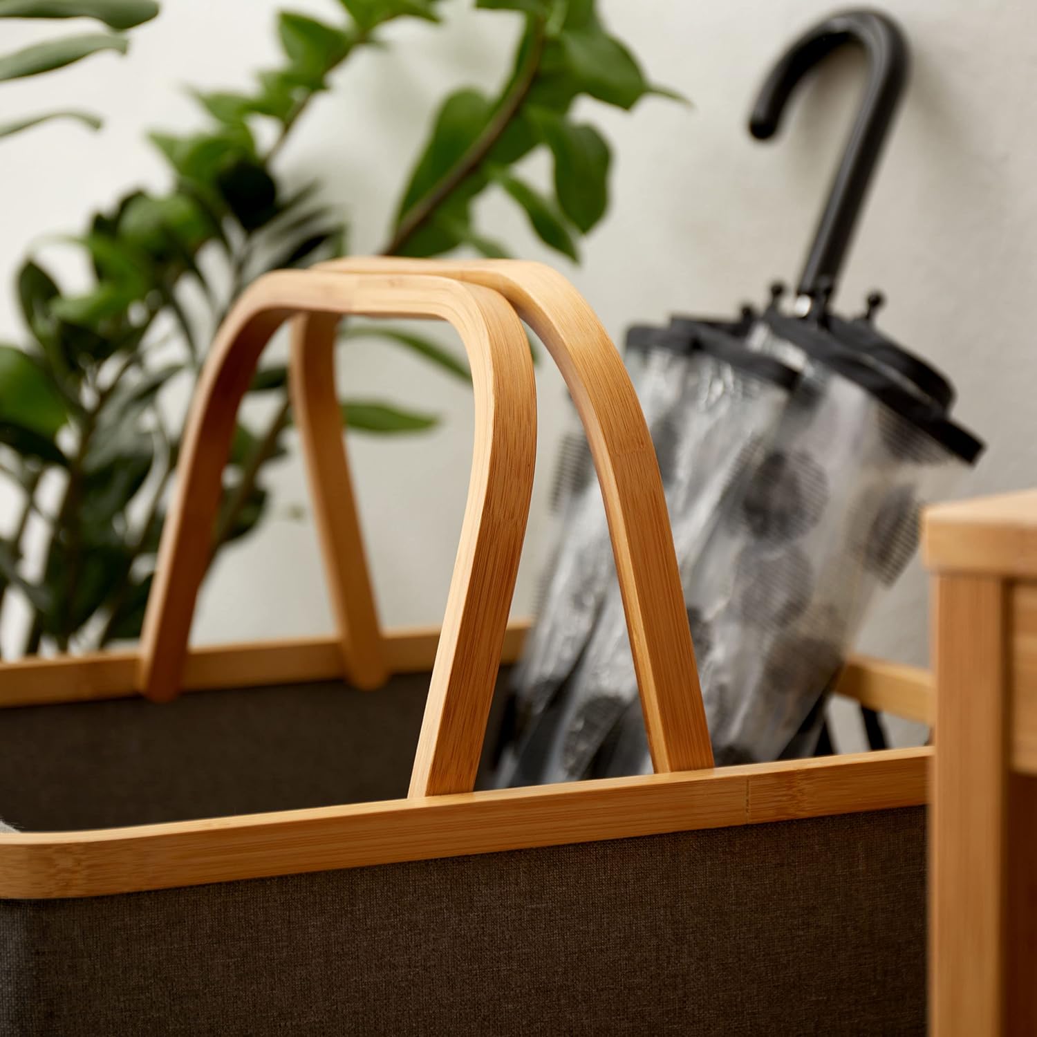 Bambus-Rahmen-Aufbewahrungskorb - 2er-Set - Taupe, faltbar mit Bambusrahmen und Henkel, platzsparend für Küche und Wohnzimmer.