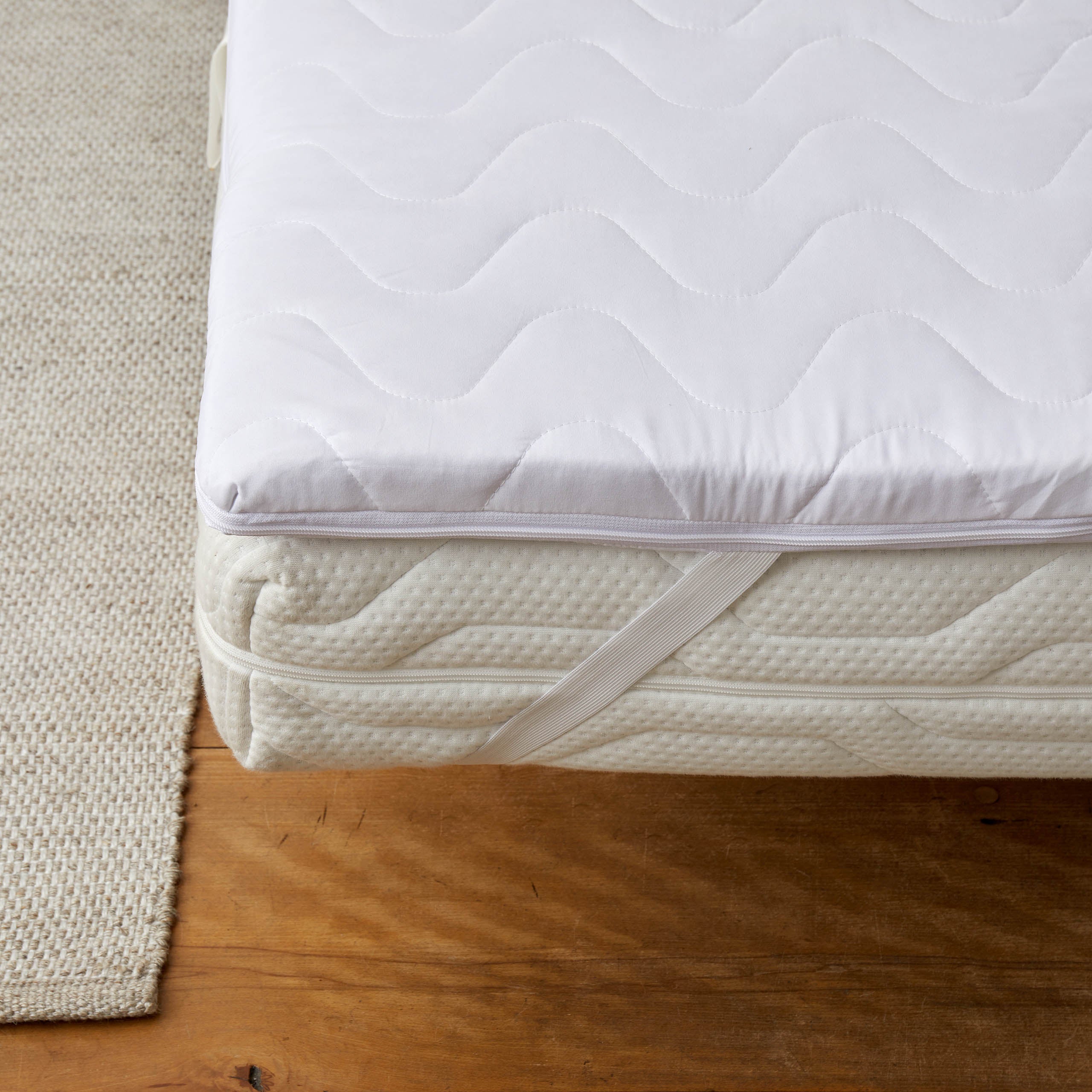 Matratzentopper Microfaser - 160 x 200 x4,5 cm mit Memory Foam, waschbarem Bezug und atmungsaktiver Mikrofaser, 4,5 cm hoch.