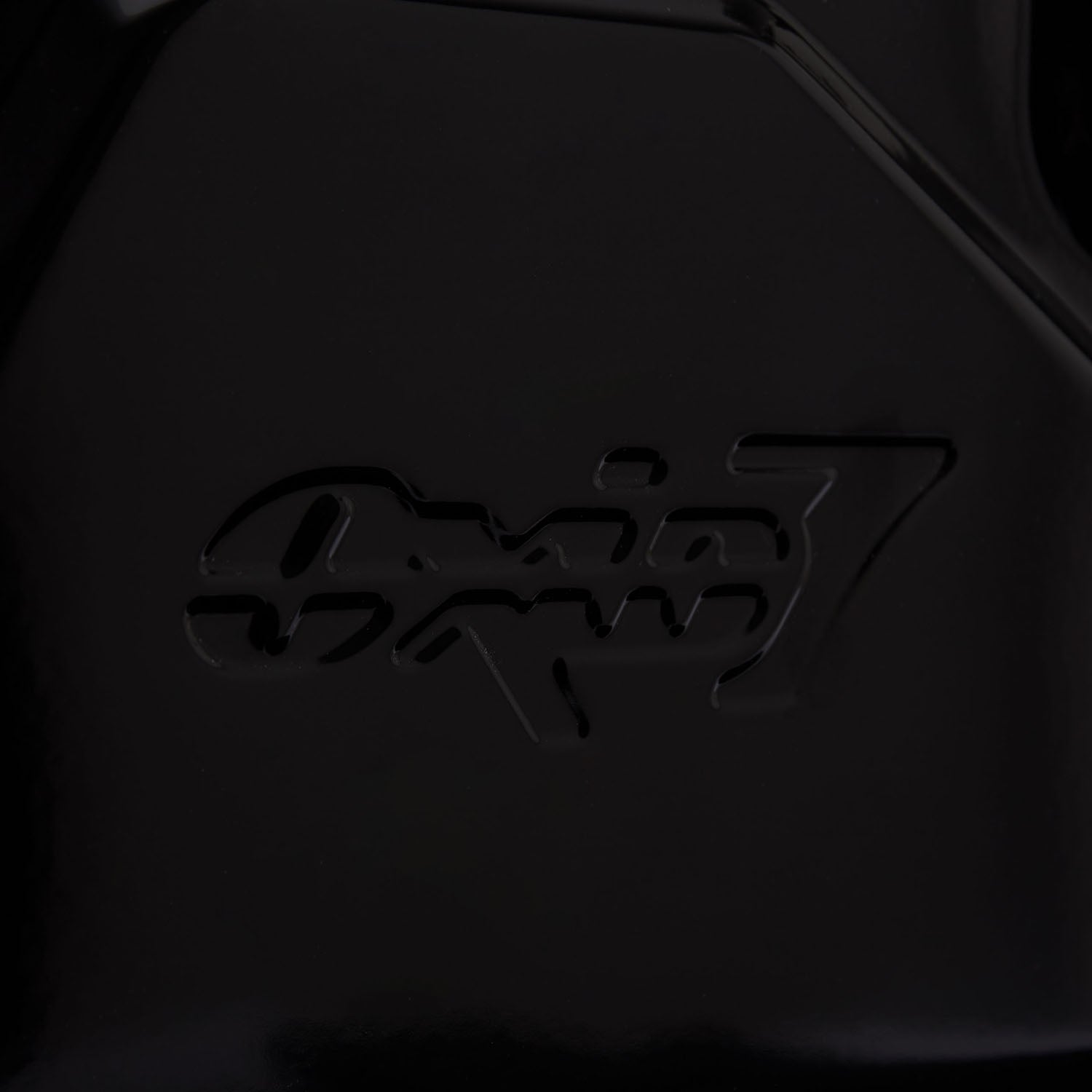 Metall Benzinkanister 20 Liter - Schwarz mit UN-Zulassung, pulverbeschichtet für Korrosionsschutz und sicheren Transport von Benzin und Diesel.