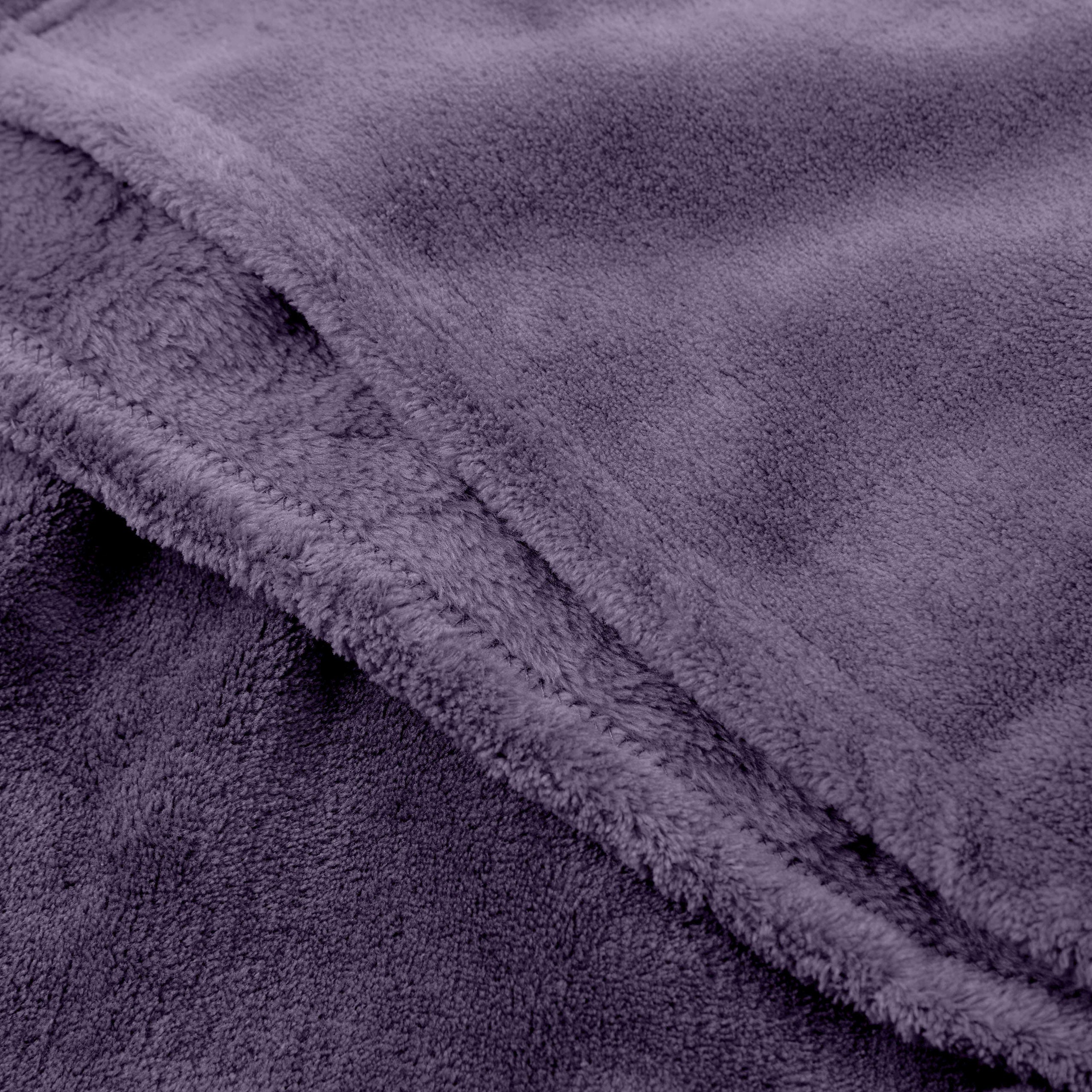Kuscheldecke - 220x240 cm - Sofadecke & Tagesdecke - Lila aus weichem Coral-Fleece, pflegeleicht und kuschelig weich.