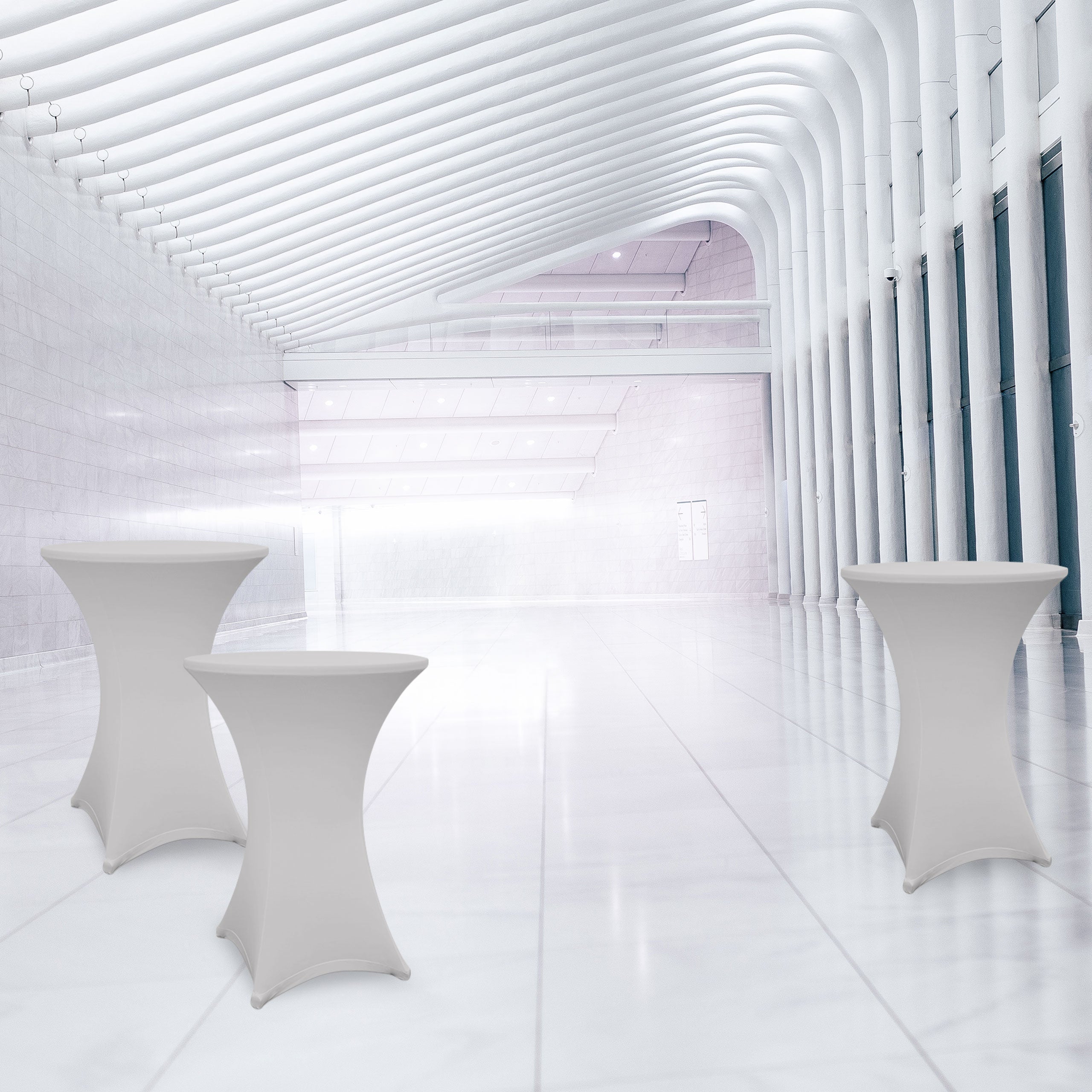 Stehtischhusse - Tisch Bezug - Husse - Ø 70-75 cm - Silbergrau - 5er-Set elegant umhüllte Stehtische in modernem Raum.