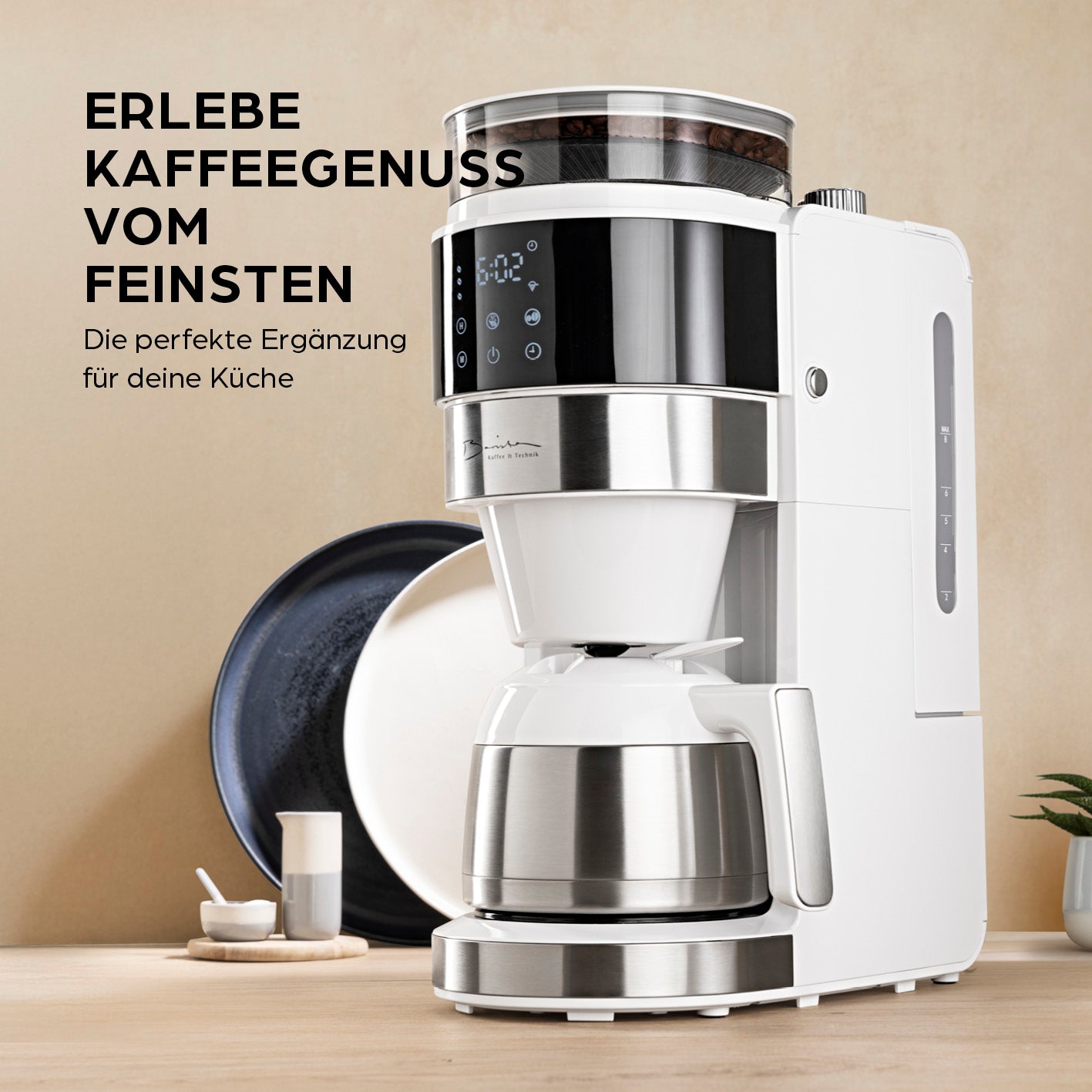 Filterkaffeemaschine Touch Iso mit Mahlwerk - Weiß mit integriertem Mahlwerk, LED-Touchdisplay und doppelwandiger Edelstahl-Isolierkanne.