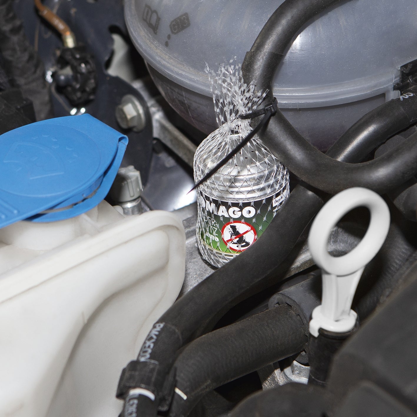 Mardervergrämung Auto - 2er-Set zur Marderabwehr im Motorraum, wirkt bis zu 6 Monate durch Duftstoff, verhindert Motorschäden effektiv.