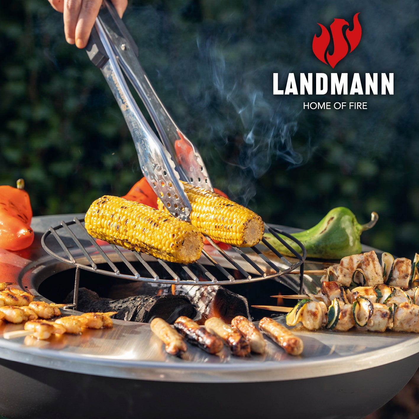 Holzkohlegrill mit Grillrost und Grillplatte