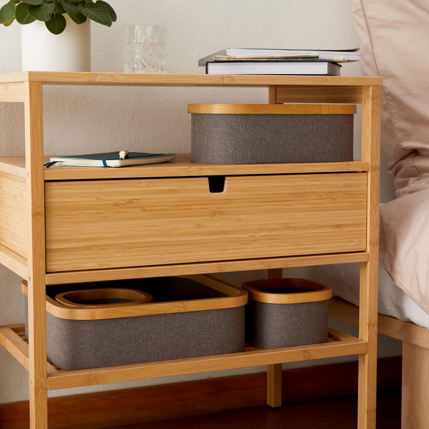 Aufbewahrungsboxen mit Bambus-Rahmen - 4er-Set - Rosa, stapelbare Aufbewahrungsboxen mit Bambusrahmen für Ordnung im Zuhause.