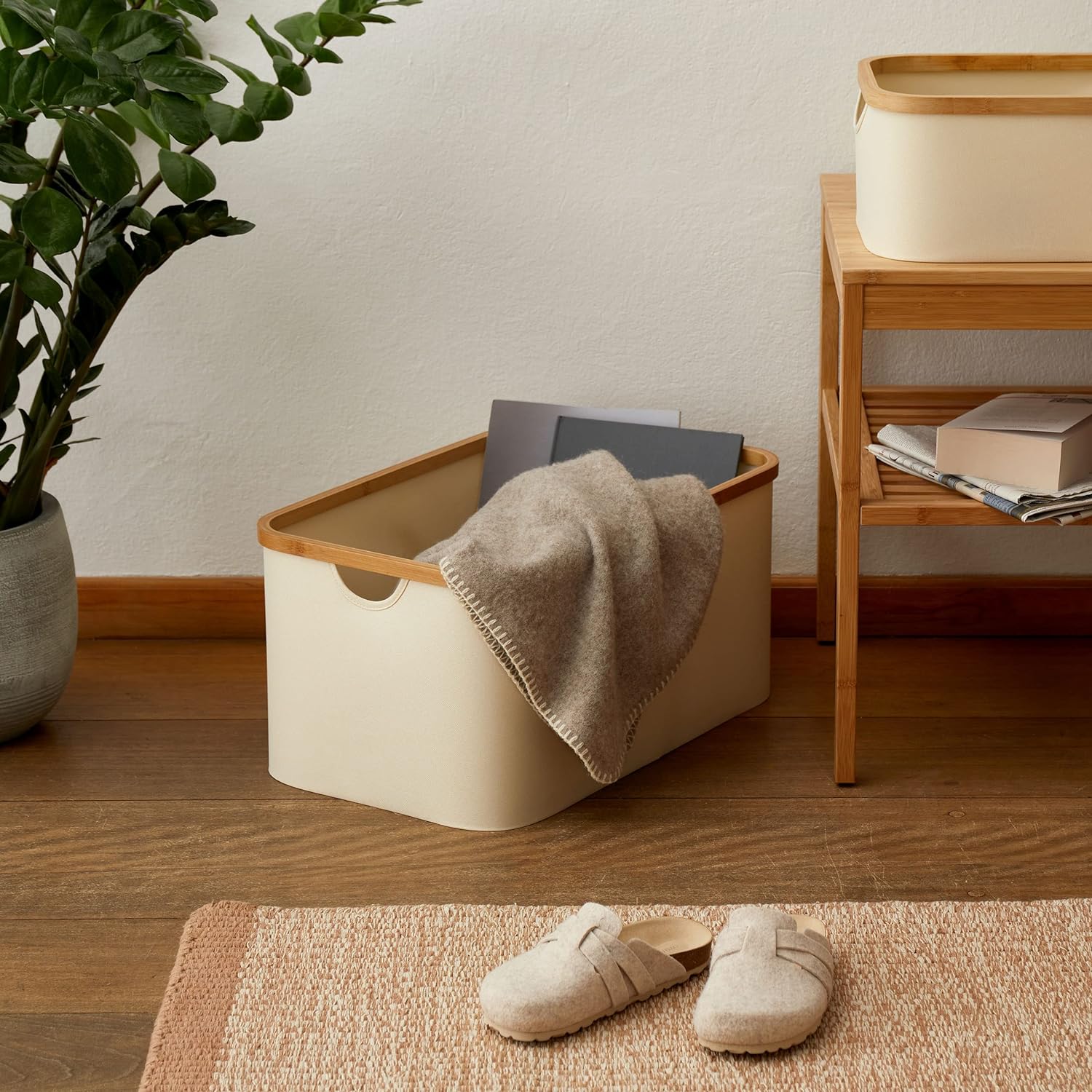 Aufbewahrungsboxen mit Bambus-Rahmen - 3er-Set - Taupe, stapelbare rechteckige Boxen mit Bambusrahmen in Taupe für ordentliche Aufbewahrung.