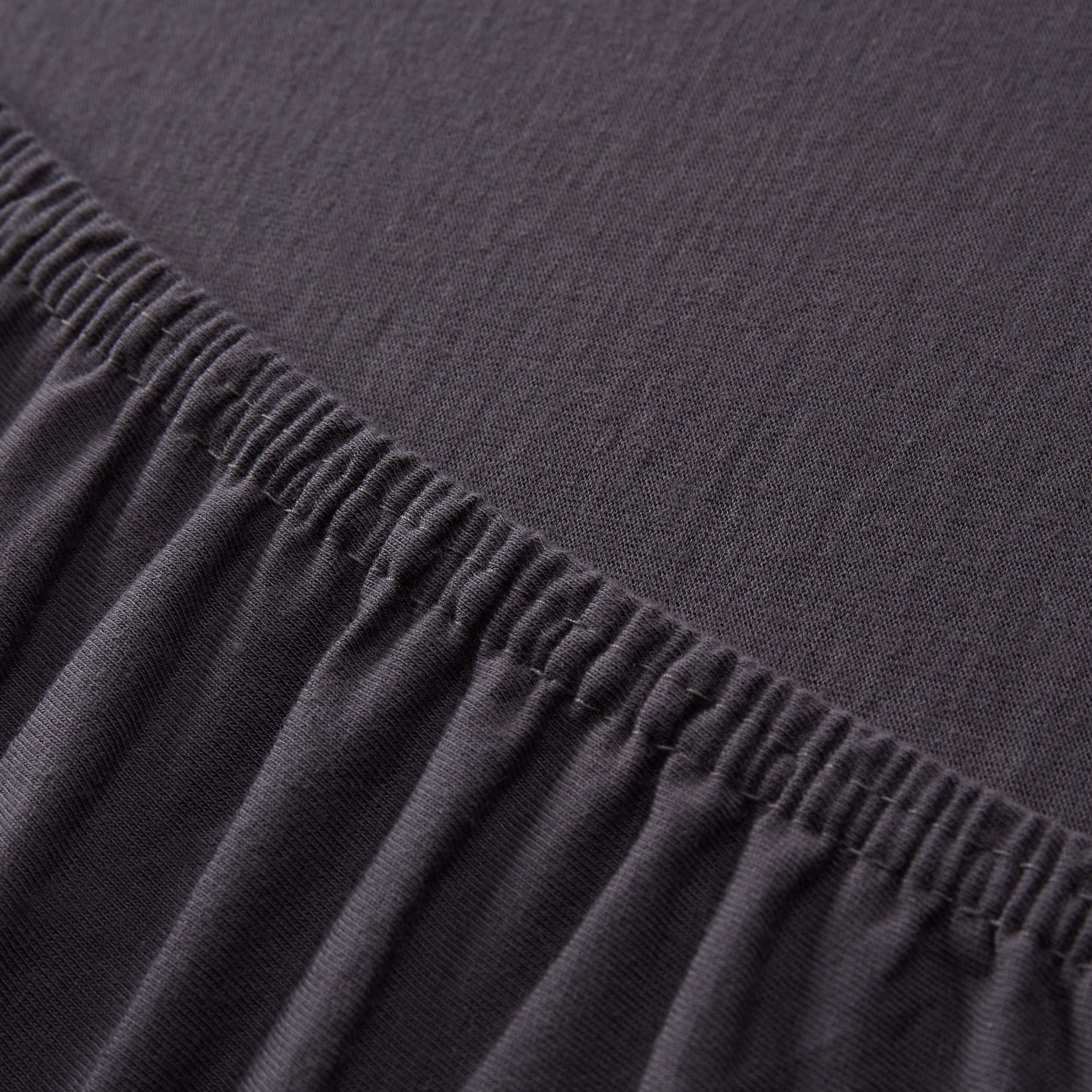 Comfort Jersey Spannbettlaken 160 g/m² 100% Baumwolle in Anthrazit mit elastischem Rundum-Gummizug und optimaler Passform.
