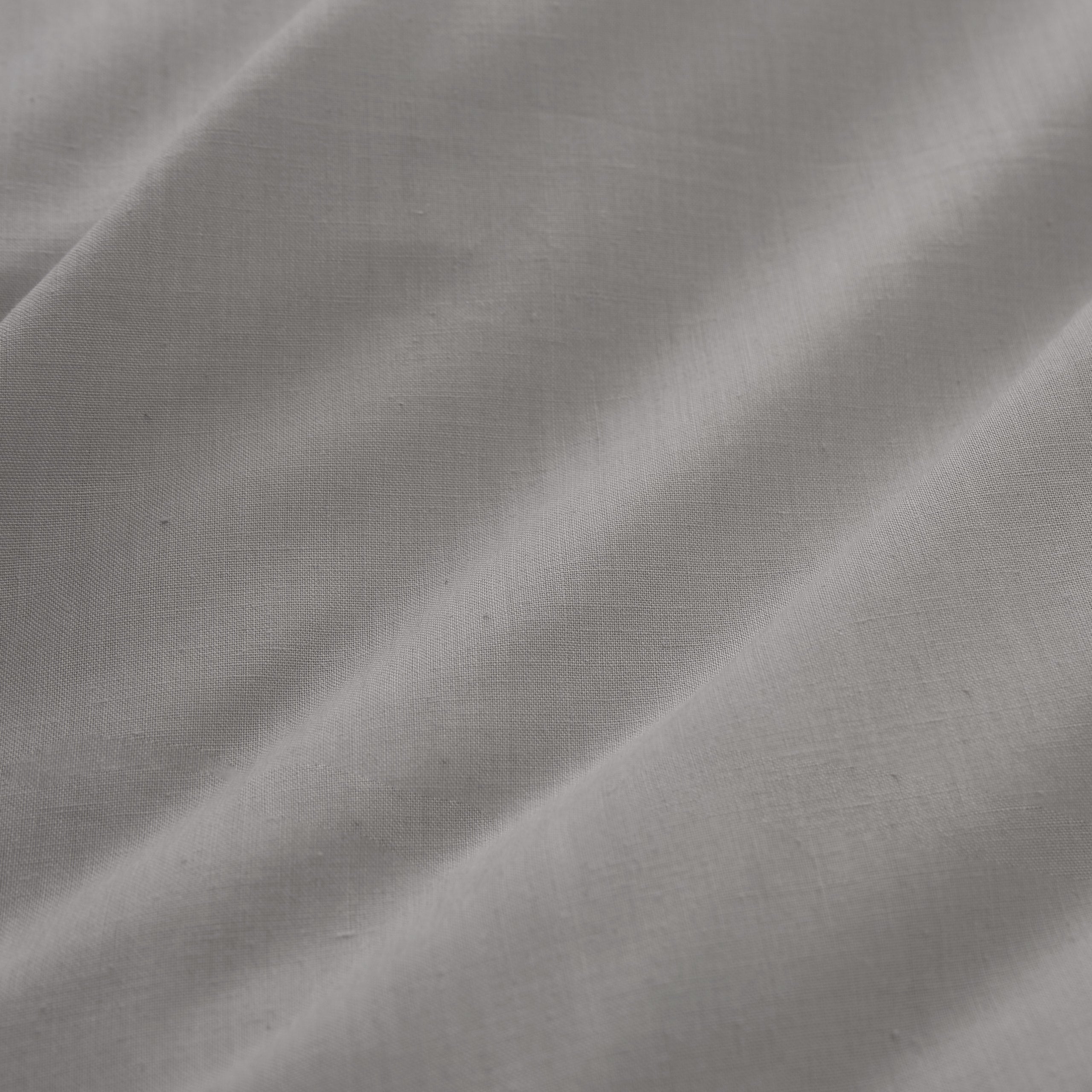 Premium Bettwäsche Everyday - Ganzjahres Bettbezug 155x200 cm & Kissenbezug 80x80 cm in grauem, weichem Polycotton-Stoff.