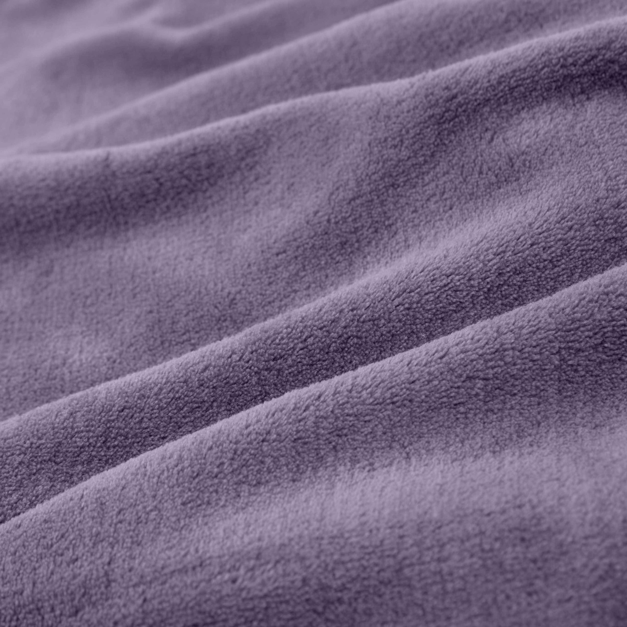 Kuscheldecke - 220x240 cm - Sofadecke & Tagesdecke - Lila, weiches Coral-Fleece, pflegeleicht und vielseitig einsetzbar.