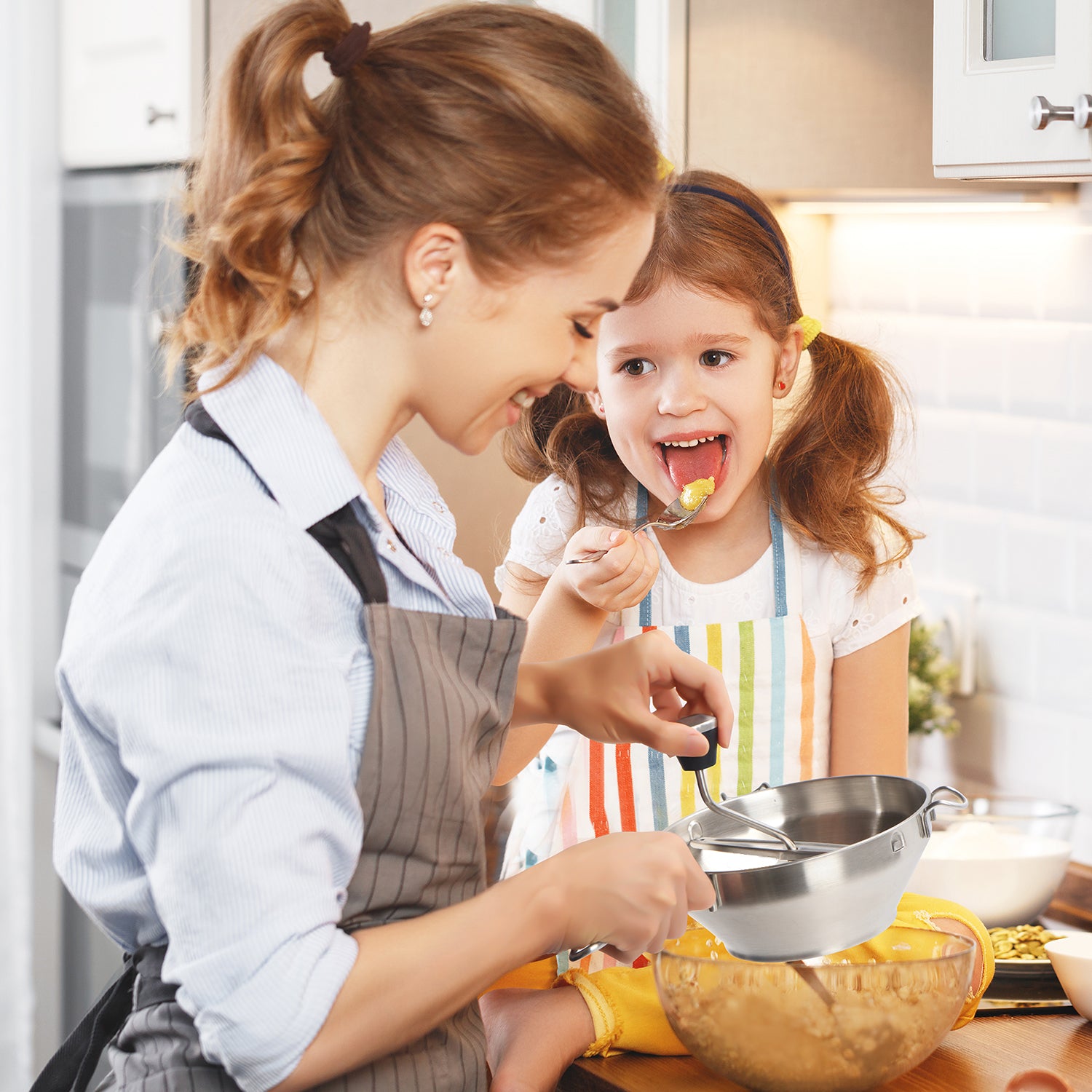 Edelstahl-Passiergerät inkl. 3 Siebeinlagen - 19,5 cm mit Kurbel, für cremige Konsistenzen beim Kochen mit Familie.
