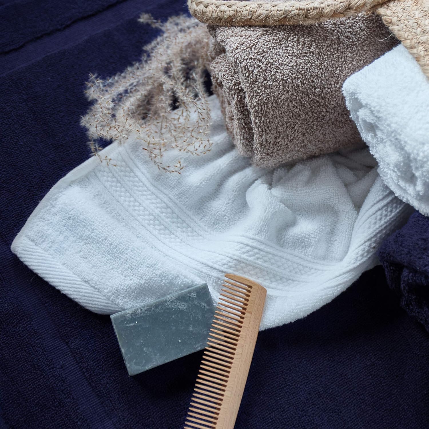 Premium Handtücher 6er-Set - 4 Handtücher 50 x 100 cm + 2 Badetücher 70 x 140 cm - Grau, weiche Baumwolle, saugfähig und langlebig.