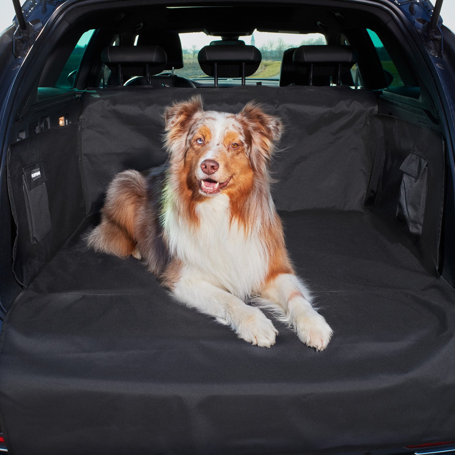 Kofferraumschutz für Hund inkl. Seiten- & Ladekantenschutz - dunkelgrau mit wasserfester, kratzfester Autoschondecke und einfachem Einbau.