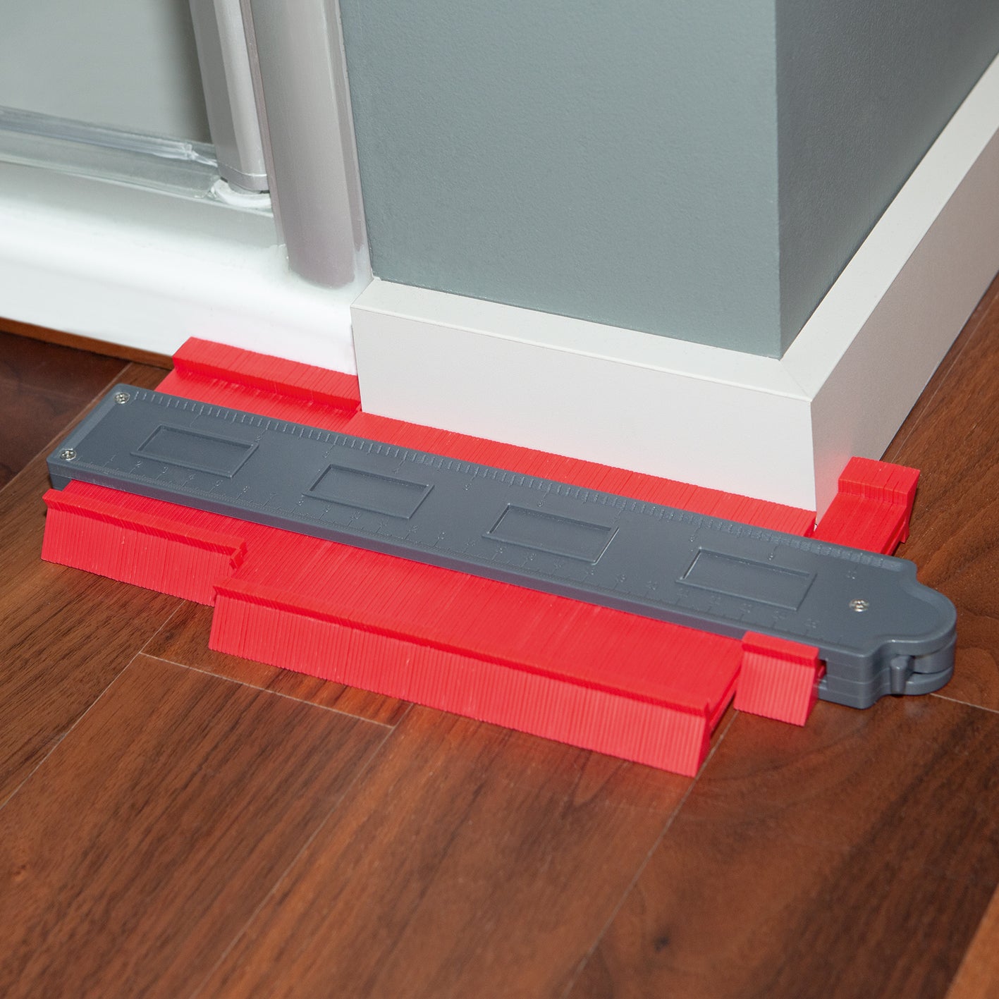 Konturenlehre - 2er-Set mit 2 Größen zur präzisen Abnahme von Konturen und Fliesenanpassung mit Sperrfunktion und rutschfestem Design.