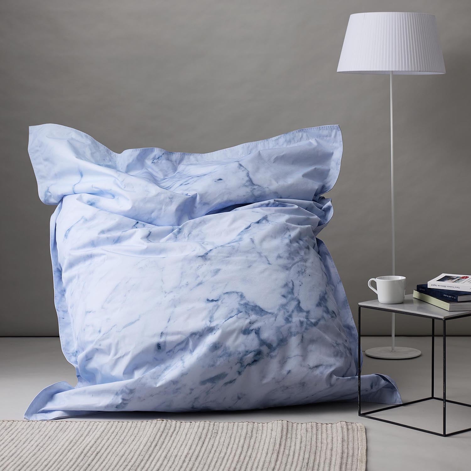 Sitzsack Classic XXL (380 L) im Marmor Design, wasserfest, indoor & outdoor, bequeme Alternative für Wohnzimmer und Terrasse von Lumaland.