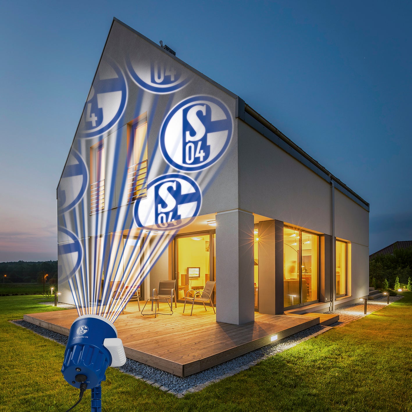LED-Motivstrahler FC Schalke 05blau/weiß mit Logo projiziert rotierende S04 Logos an Hauswand, wetterbeständig, für Außenbereich geeignet.