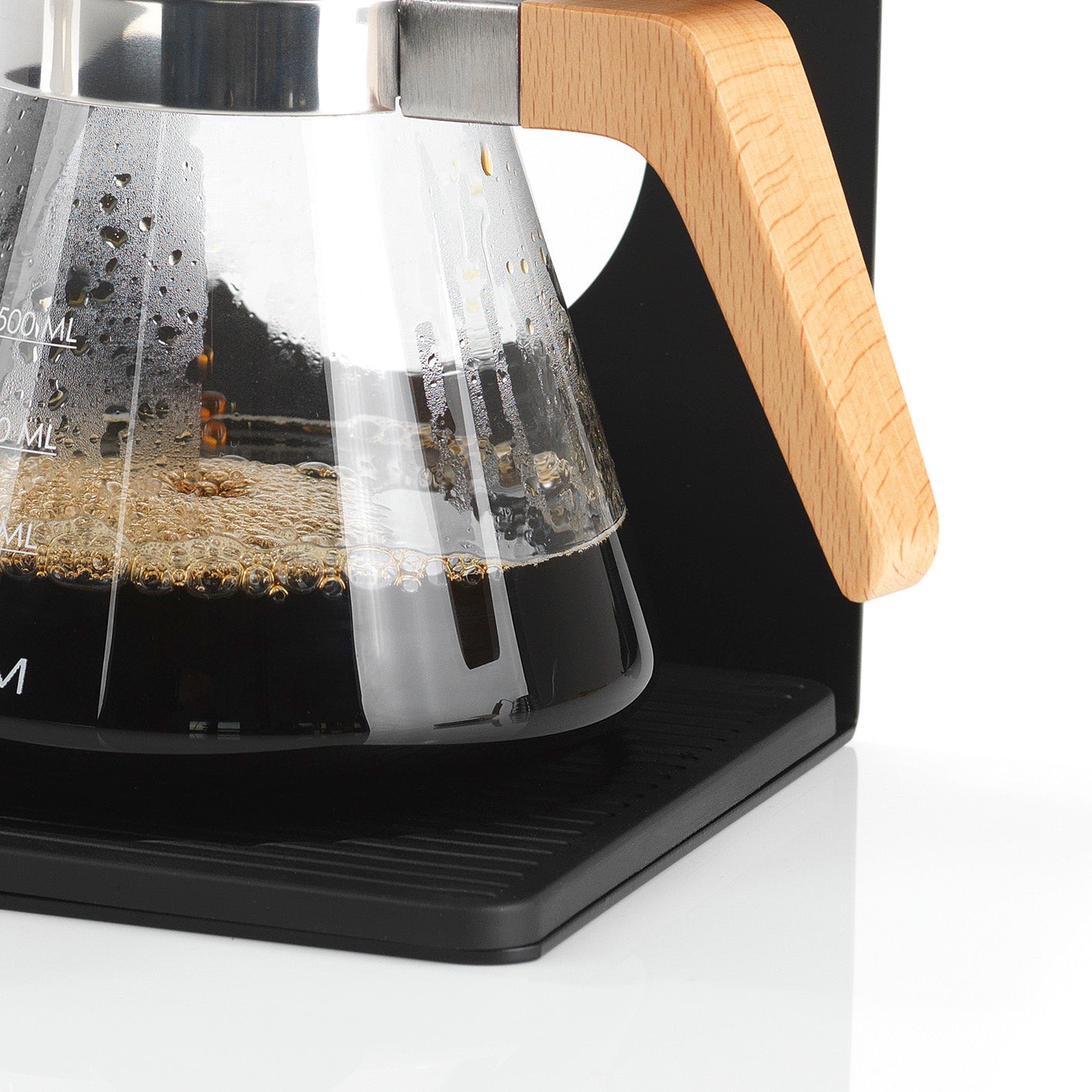 Kaffeebereiter Set Pour Over - 4-tlg. - 600 ml - schwarz/Edelstahl mit Glaskanne, Holzgriff und rutschfester Silikonunterlage.