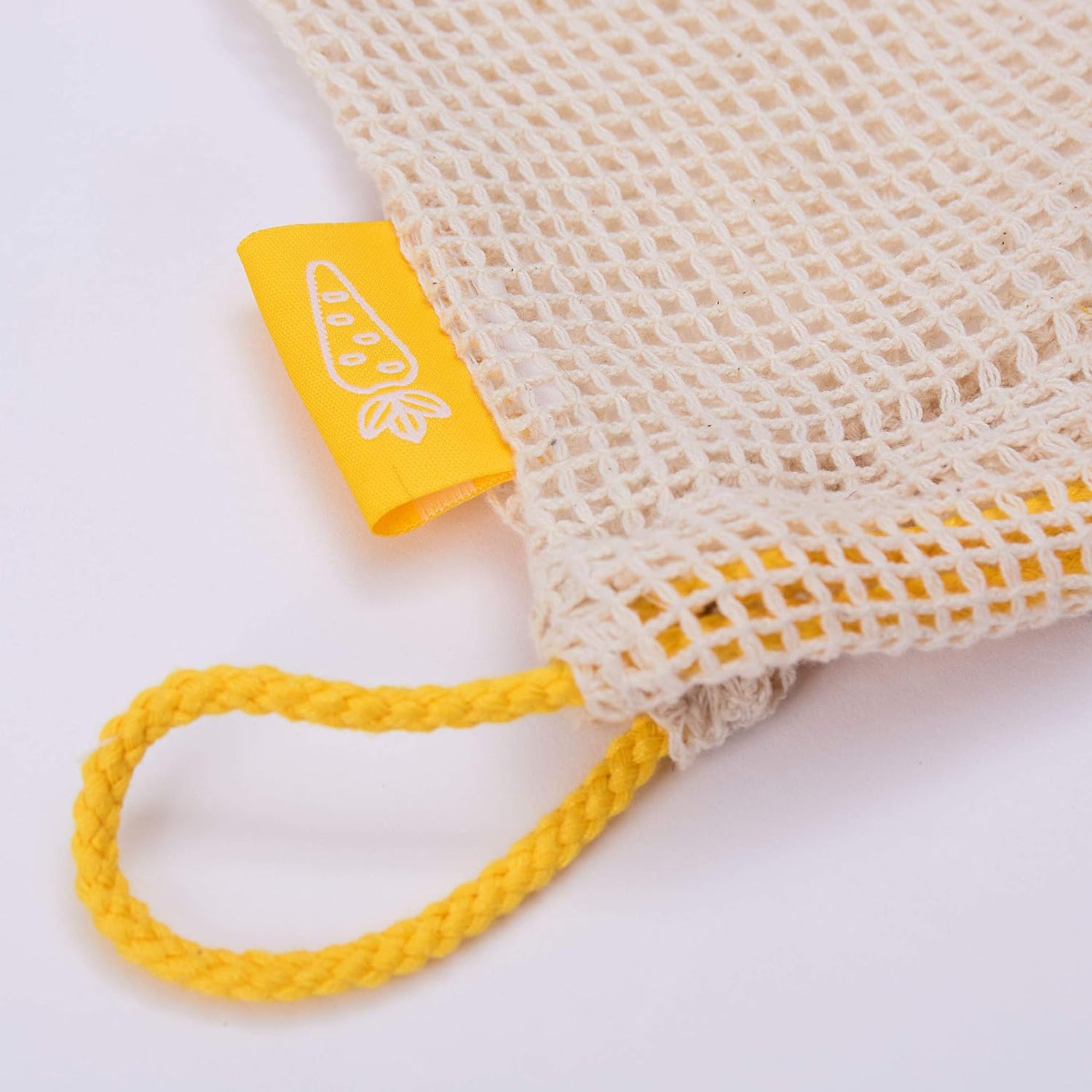 Einkaufsbeutel aus 100% Baumwolle - 4er-Set mit gelber Zugkordel und Netzstruktur, nachhaltig und wiederverwendbar von Lumaland.