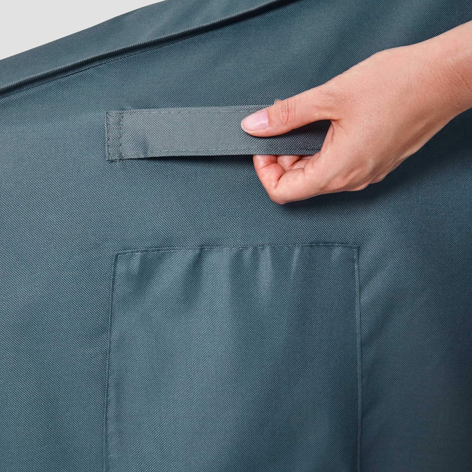 Abdeckung für gestapelte Patio Stühle - 85 x 65 x 80/119 cm - Grün/Grau aus robustem, wasserdichtem 600D Oxford Gewebe mit Griffen.