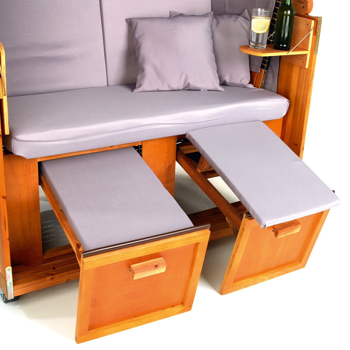 2-Sitzer-Strandkorb (Ostsee) mit grauen Polstern, Hartholz, Fußbänken und klappbarem Tisch, 120 x 80 x 160 cm, grau/braun.