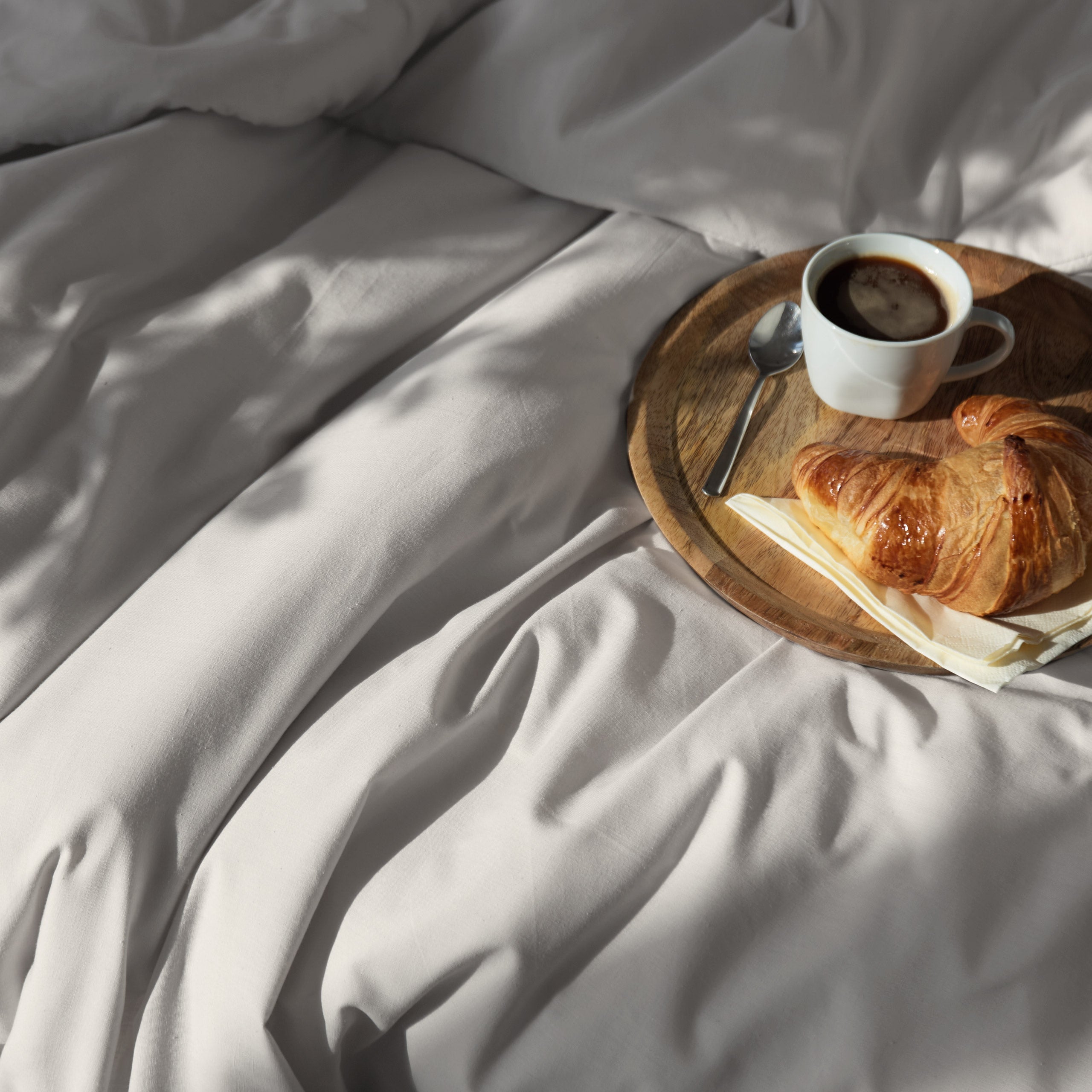 Premium Bettwäsche Everyday Grau 155x200 cm mit weichem Polycotton Stoff und YKK Reißverschluss, stilvoll und pflegeleicht.