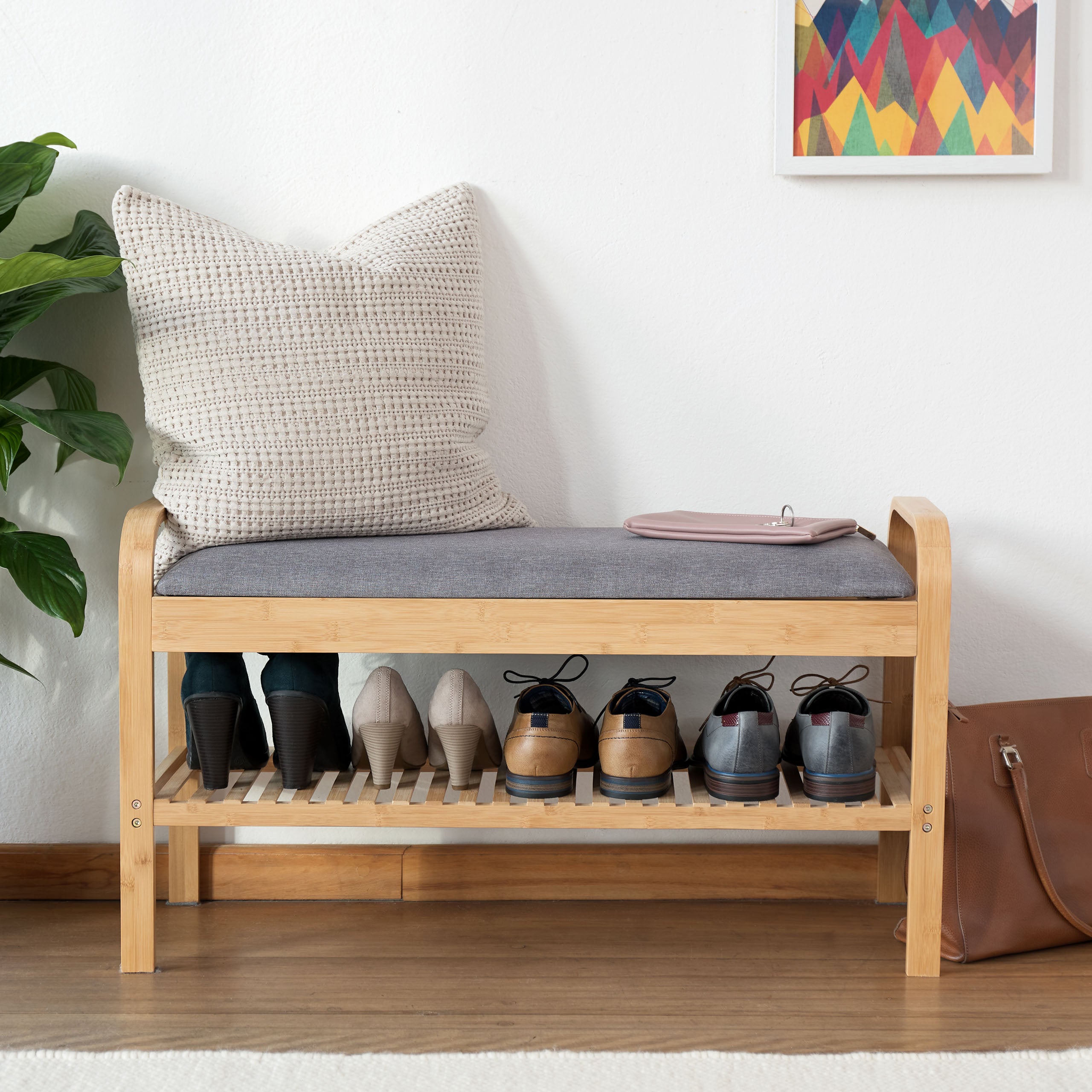 Schuhregal aus Bambus mit Sitzbank - 90 x 50 x 30 cm - Grau, platzsparend mit Schuhablage und bequemem Sitzkissen von Lumaland.