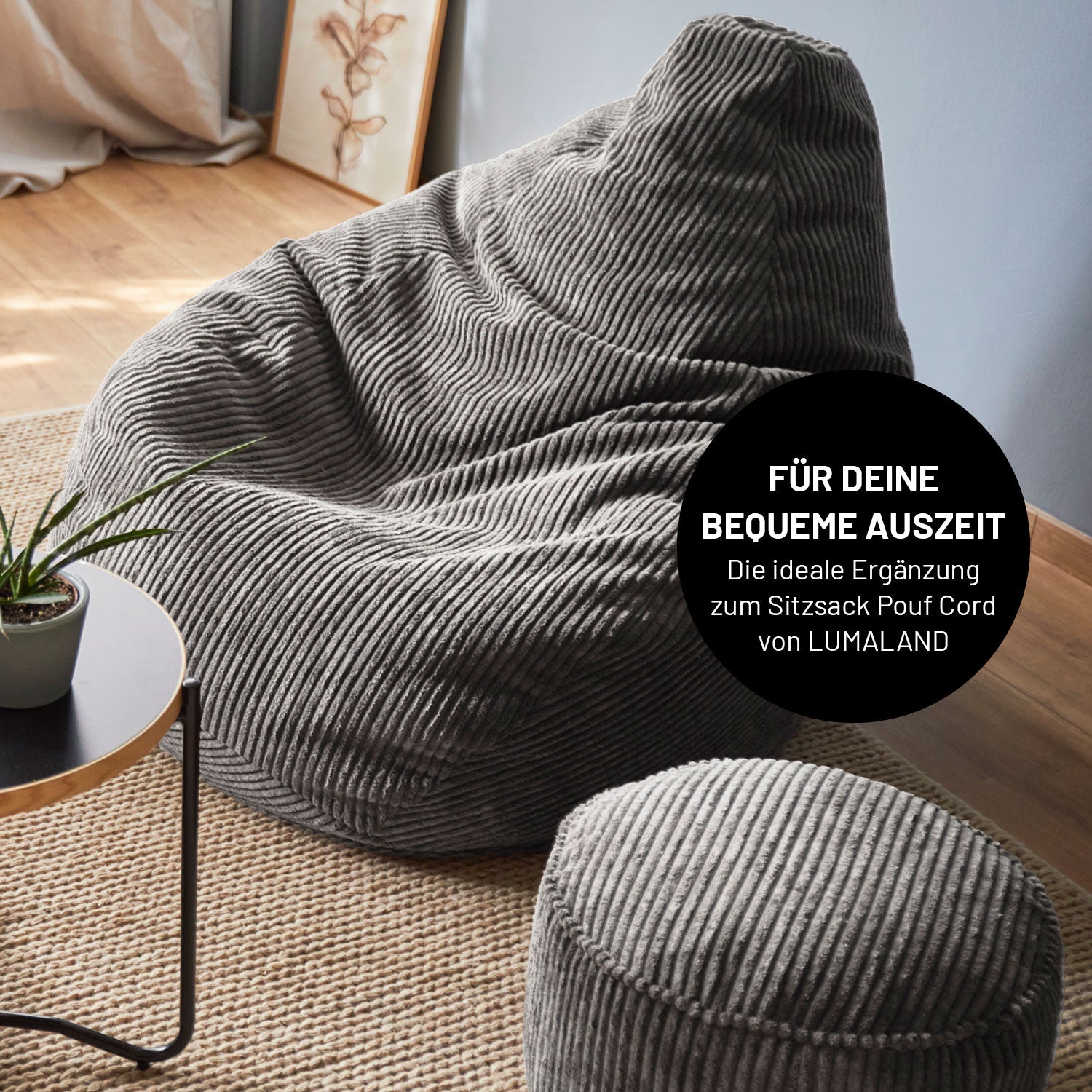 Sitzsack GIANT aus der Cord-Reihe - Beige mit geripptem Stoff, robusten Nähten und bequemer, leichter EPS-Füllung im modernen Boho-Design.