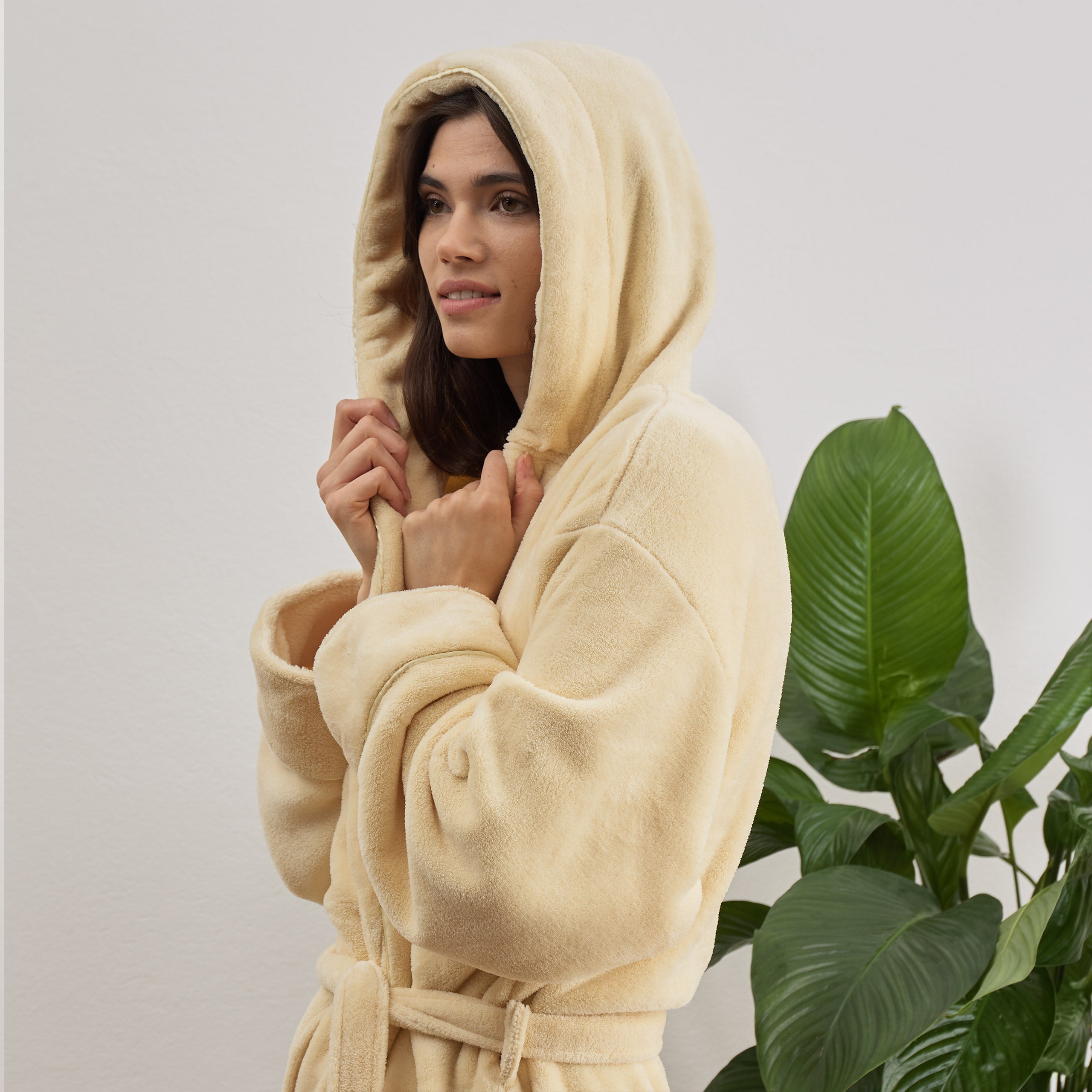 Luxury Mikrofaser Bademantel mit Kapuze für Damen und Herren - Creme - Größe S, weich, kuschelig und schnelltrocknend.