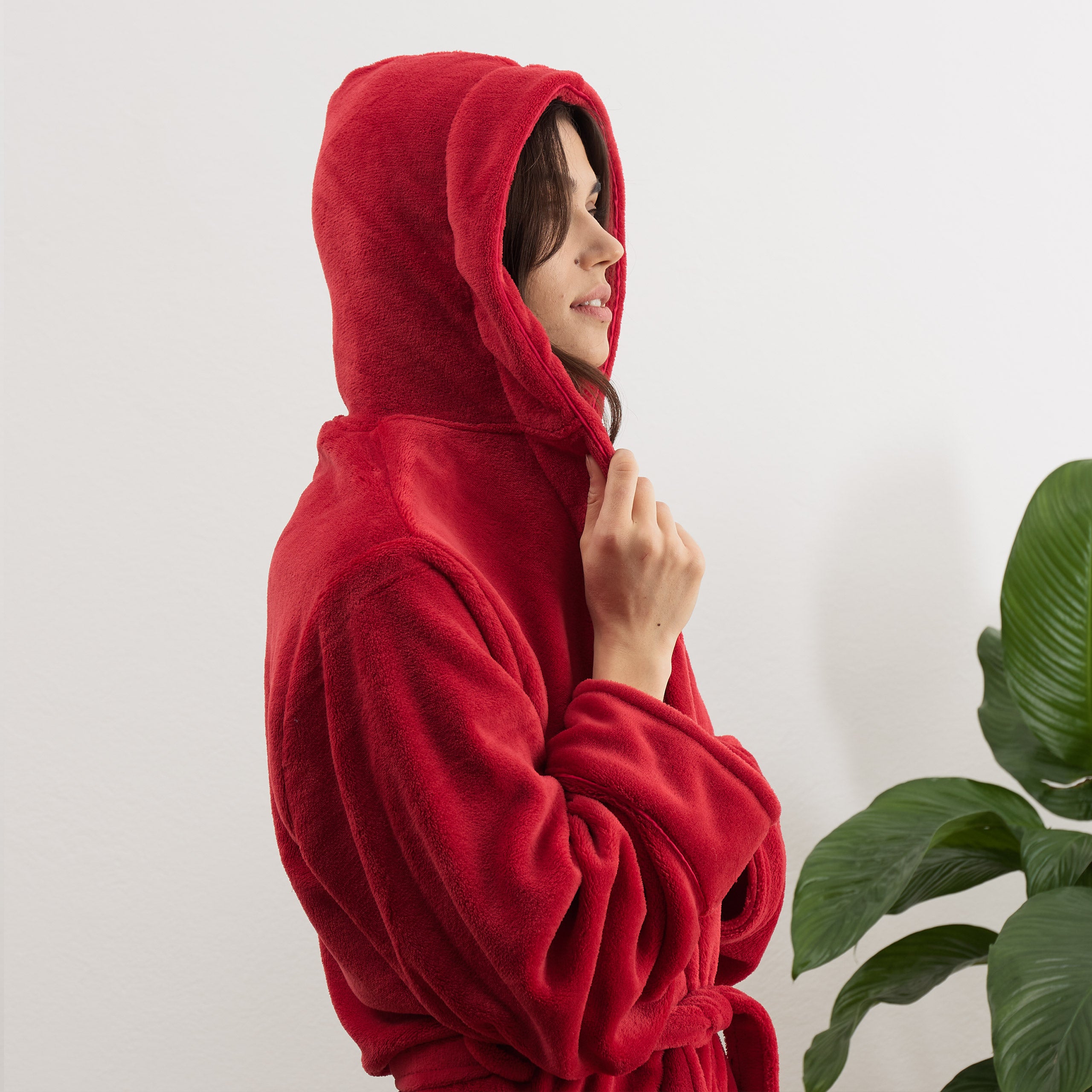 Luxury Mikrofaser Bademantel mit Kapuze für Damen und Herren in Rot, Größe L, weich, flauschig und schnelltrocknend.