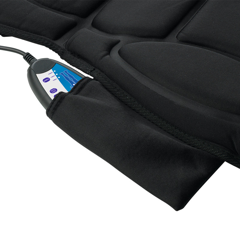 Massagematte mit Wärmefunktion, schwarze weiche Auflage mit Steuerung für 5 Massageprogramme und Timer für Stuhl oder Sessel.