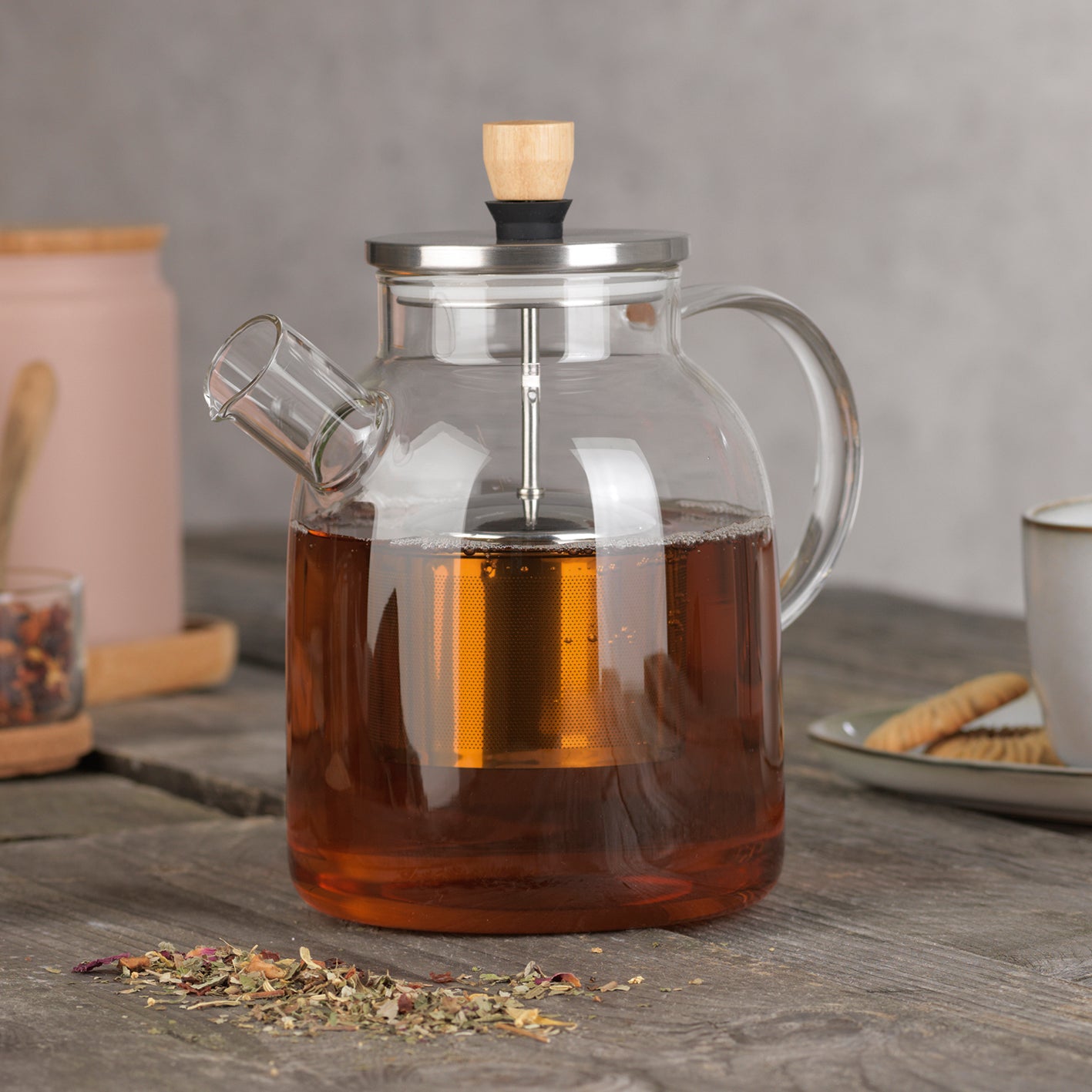 TEEKANNE Glaskanne mit Teesieb - 1,5 l aus Borosilikatglas mit Bambusdeckel, hitzebeständig und modernes Design für 12 Tassen Tee.