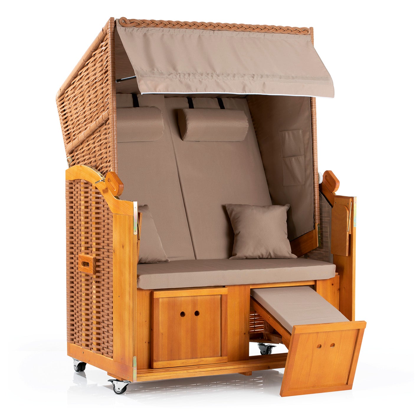 2-Sitzer-Strandkorb (Ostsee) mit Rollen aus Hartholz und PE-Geflecht, mit Nackenrollen, Fußbänken und klappbaren Tischen.