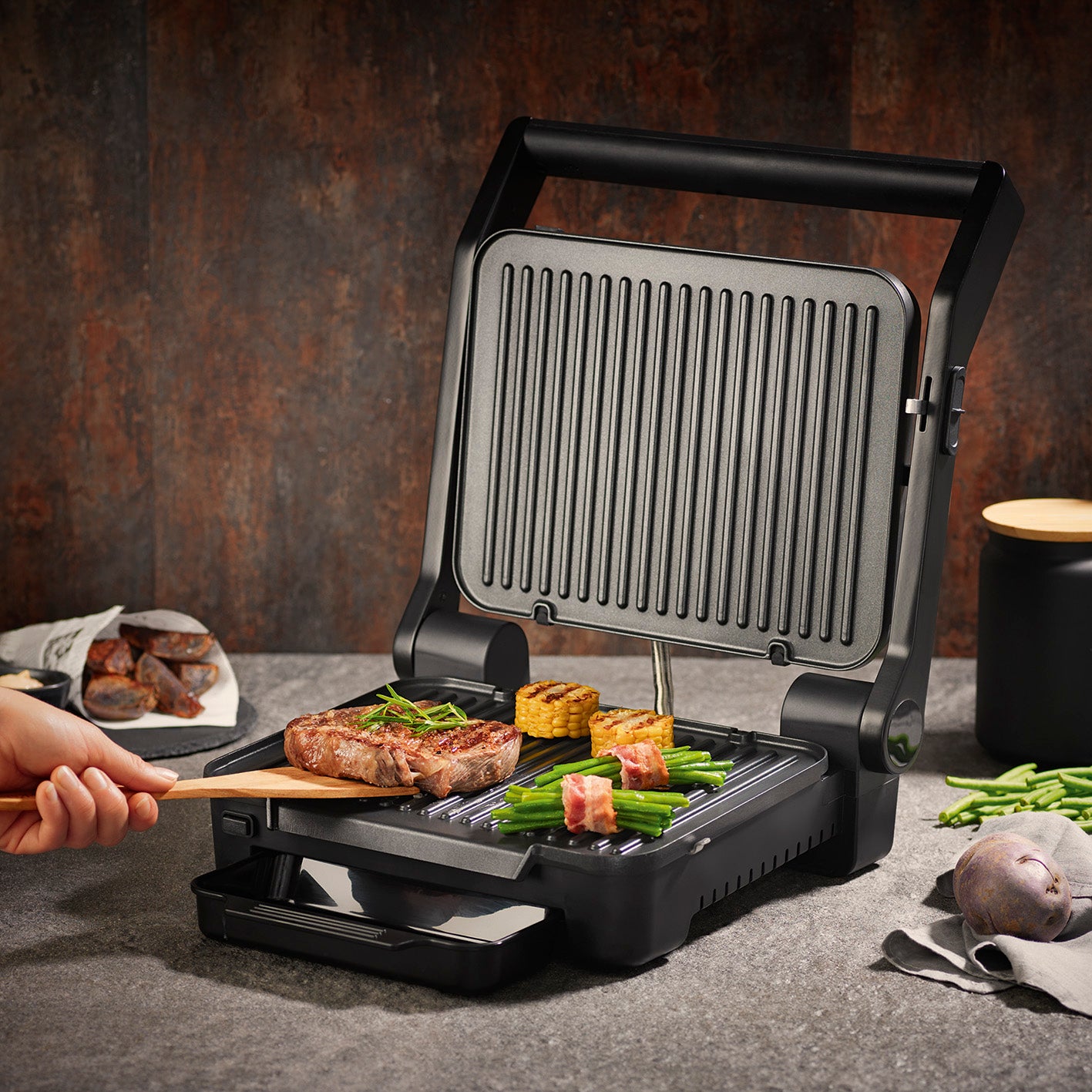 Digital-Kontakt-Grill Midnight Edition mit 2000W, Touch-Display und 6 Grill-Programmen, große Grillplatte mit Antihaftbeschichtung.