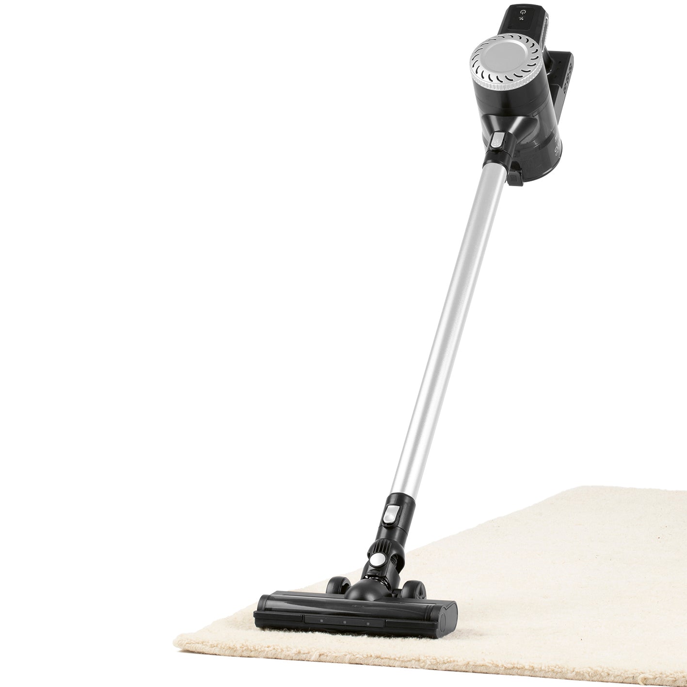 Akku-Zyklon-Staubsauger - schwarz/silber mit kabellosem Design, LED-Bodendüse und 2-stufiger Saugkraftregulierung auf Teppichboden.