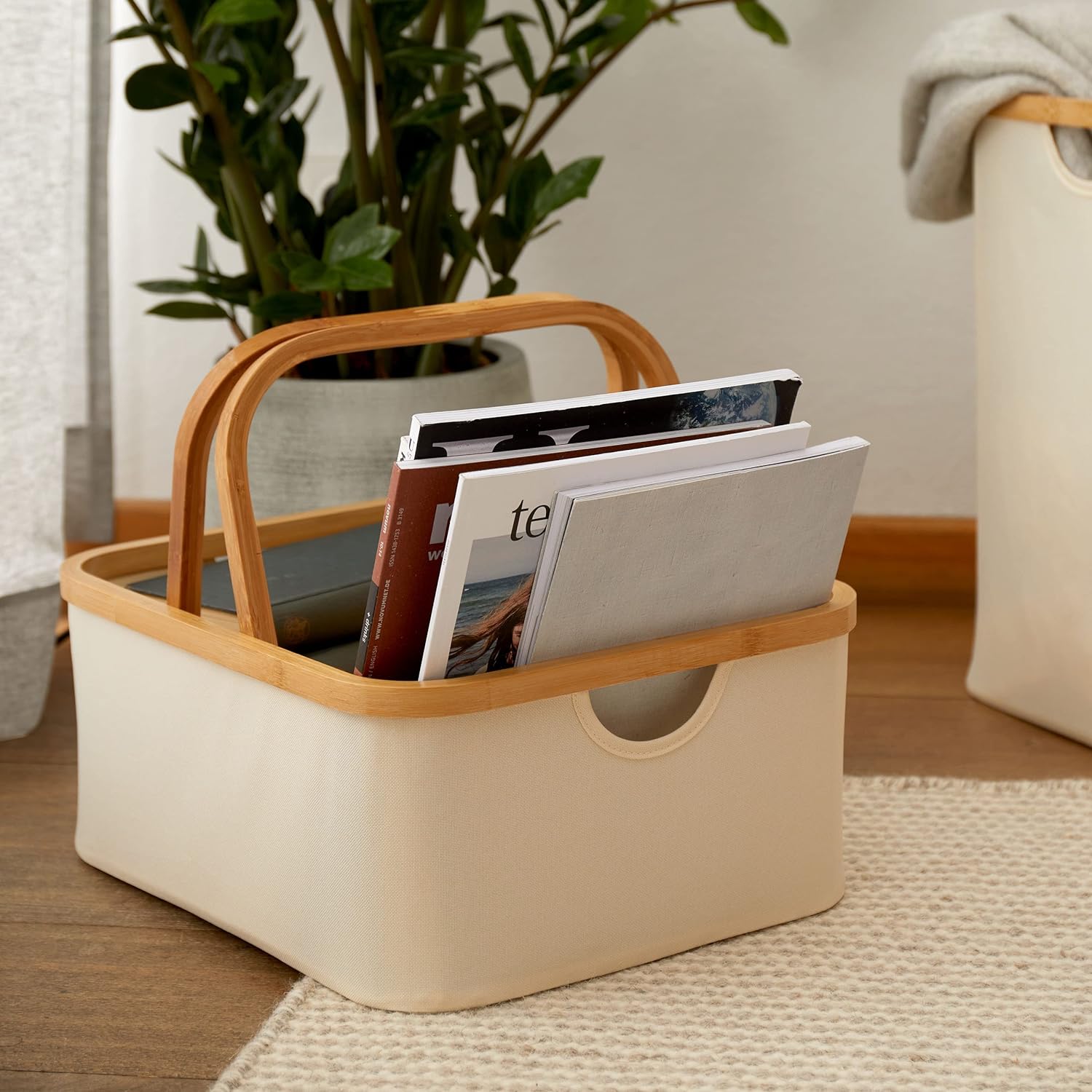 Bambus-Rahmen-Aufbewahrungskorb - 2er-Set - Beige, faltbar mit Bambusrahmen, ideal zur ordentlichen Aufbewahrung verschiedener Gegenstände.