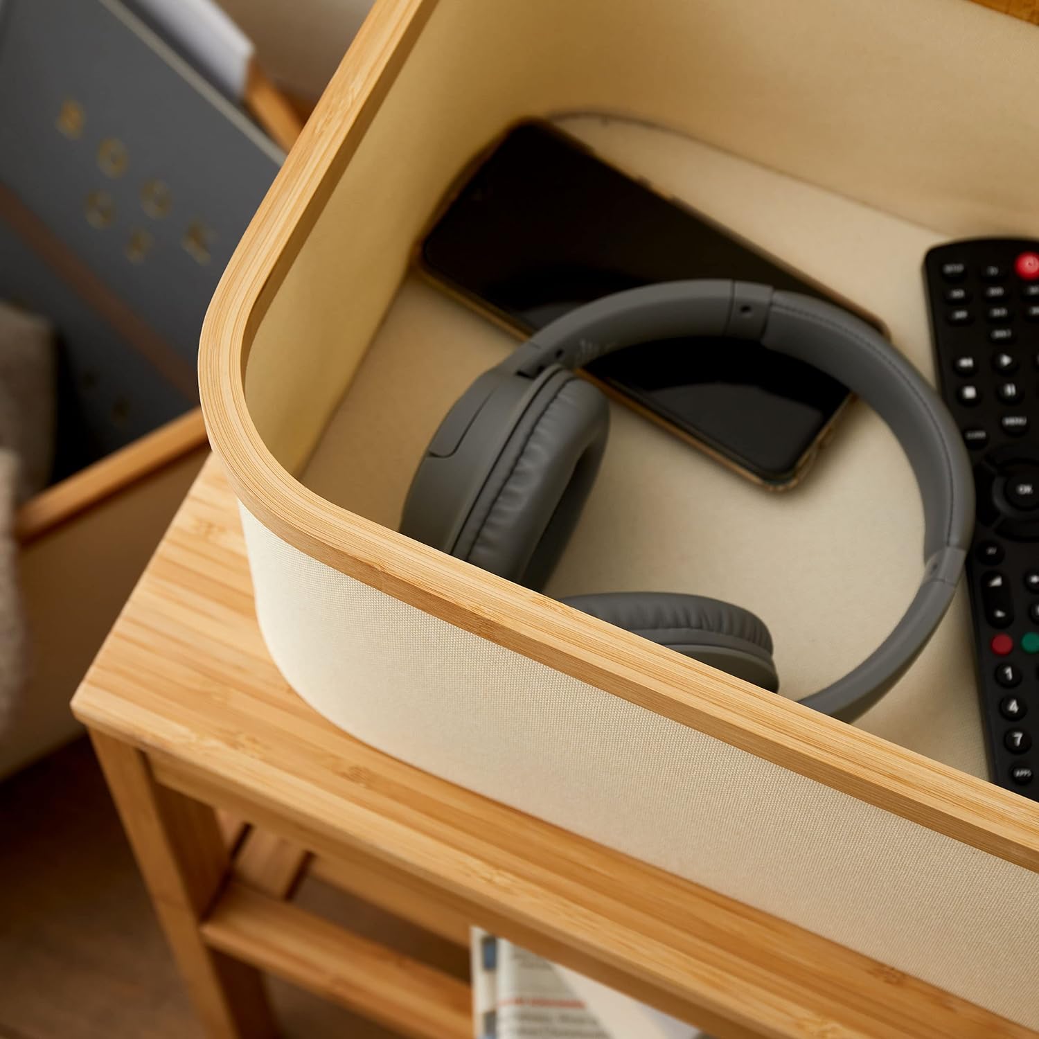 Aufbewahrungsboxen mit Bambus-Rahmen - 3er-Set - Taupe, praktisch für Kopfhörer, Smartphone und Fernbedienung, stapelbar und stabil.